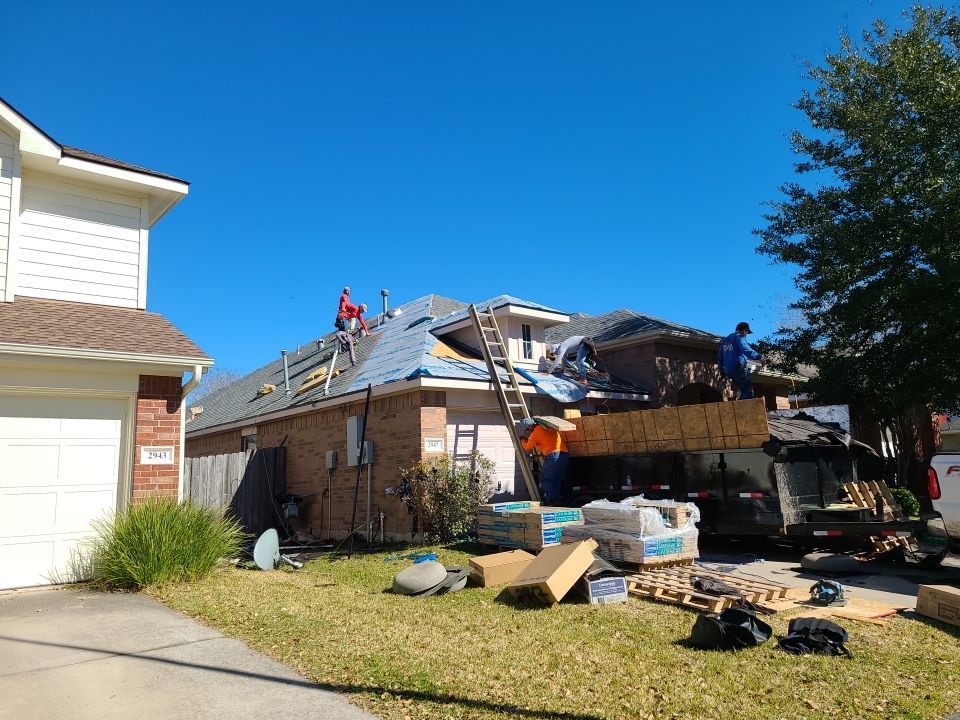 SureStart PLUS 4-STAR Warranty Fully covers materials, labor, tear-off and disposal expenses in years 1-50. by Roof Concepts Construction