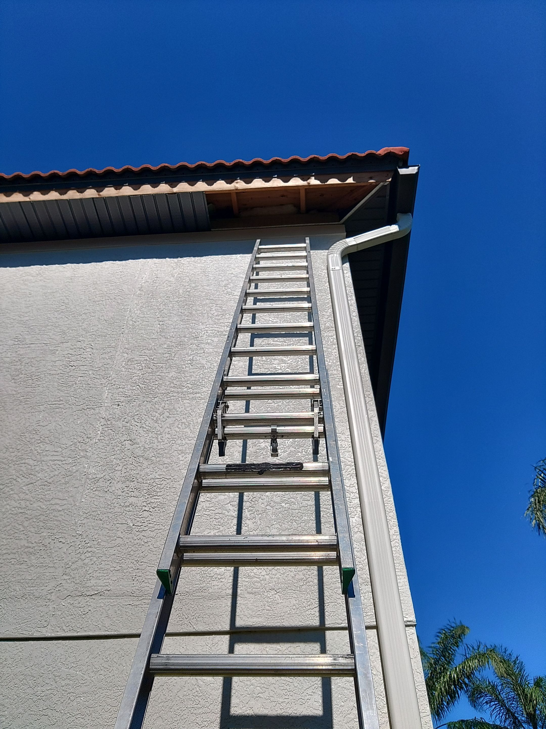 Dark Soffit and Fascia Repair in Lakewood Ranch FL by Gutter Professors