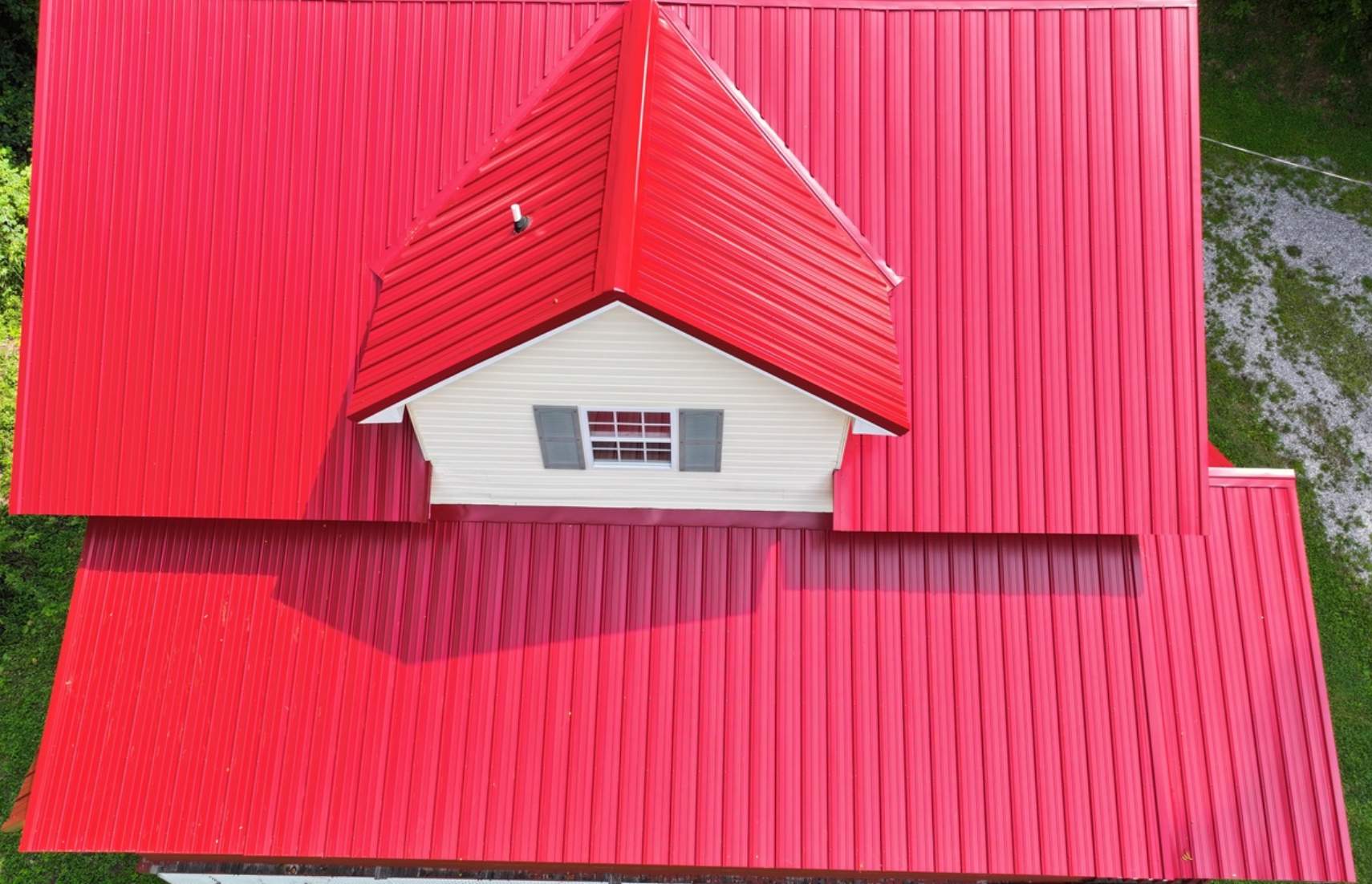 Smith Residence  by Omnia Roofing