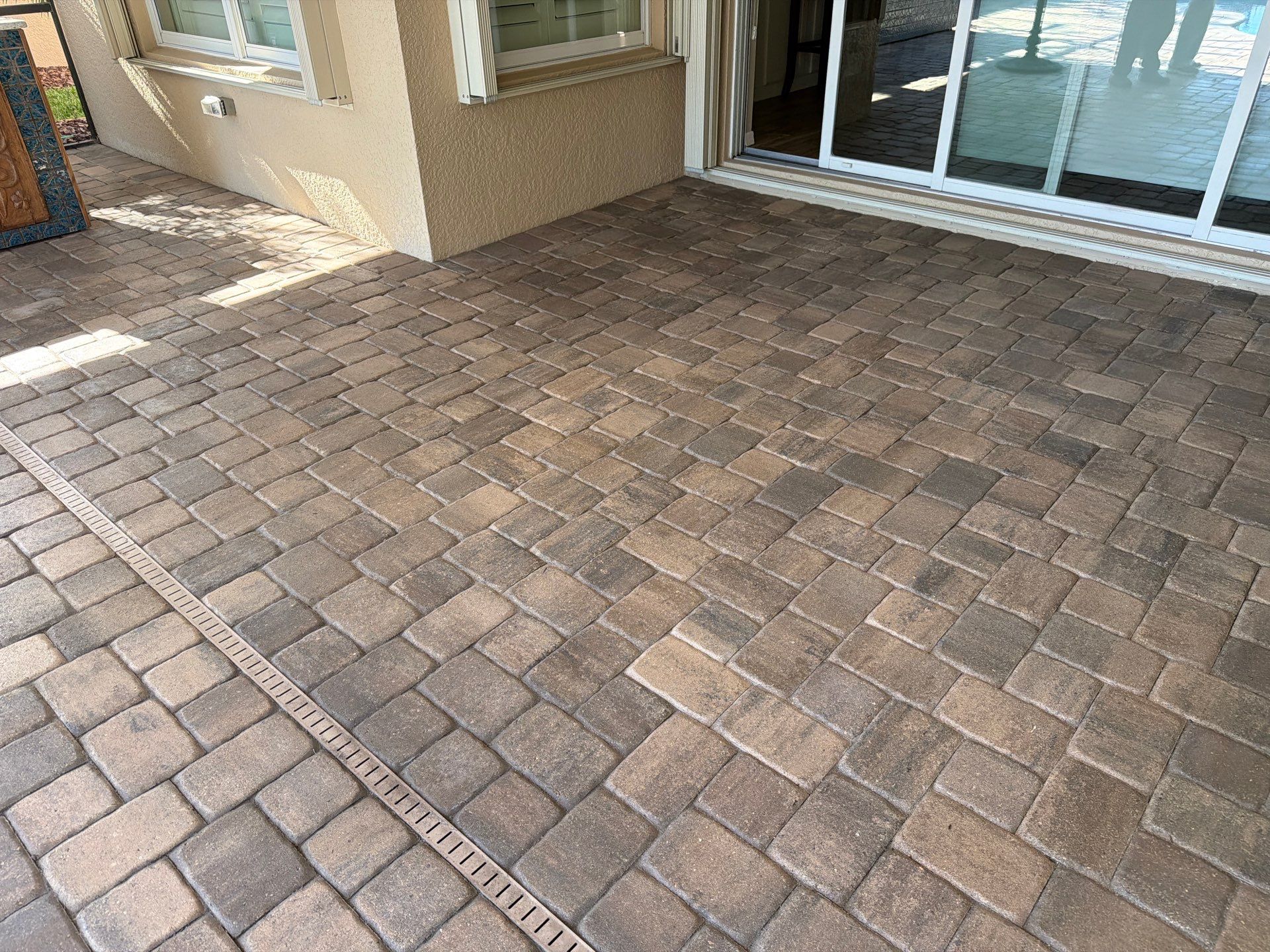 Valencia Lakes Pool Deck Paver Sealing and Restoration by Supreme Paver Experts