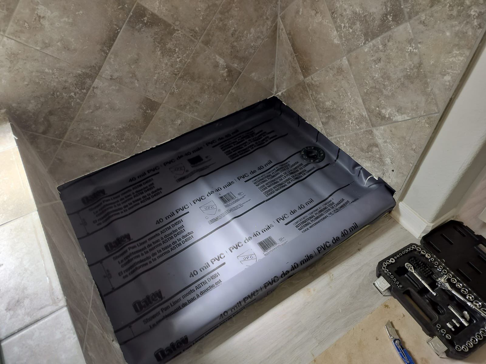 Master Bath Meets The Outdoors: Martha Acevedo's Custom Transformation! 🛁➡️🌳 by Texas Urban Elements