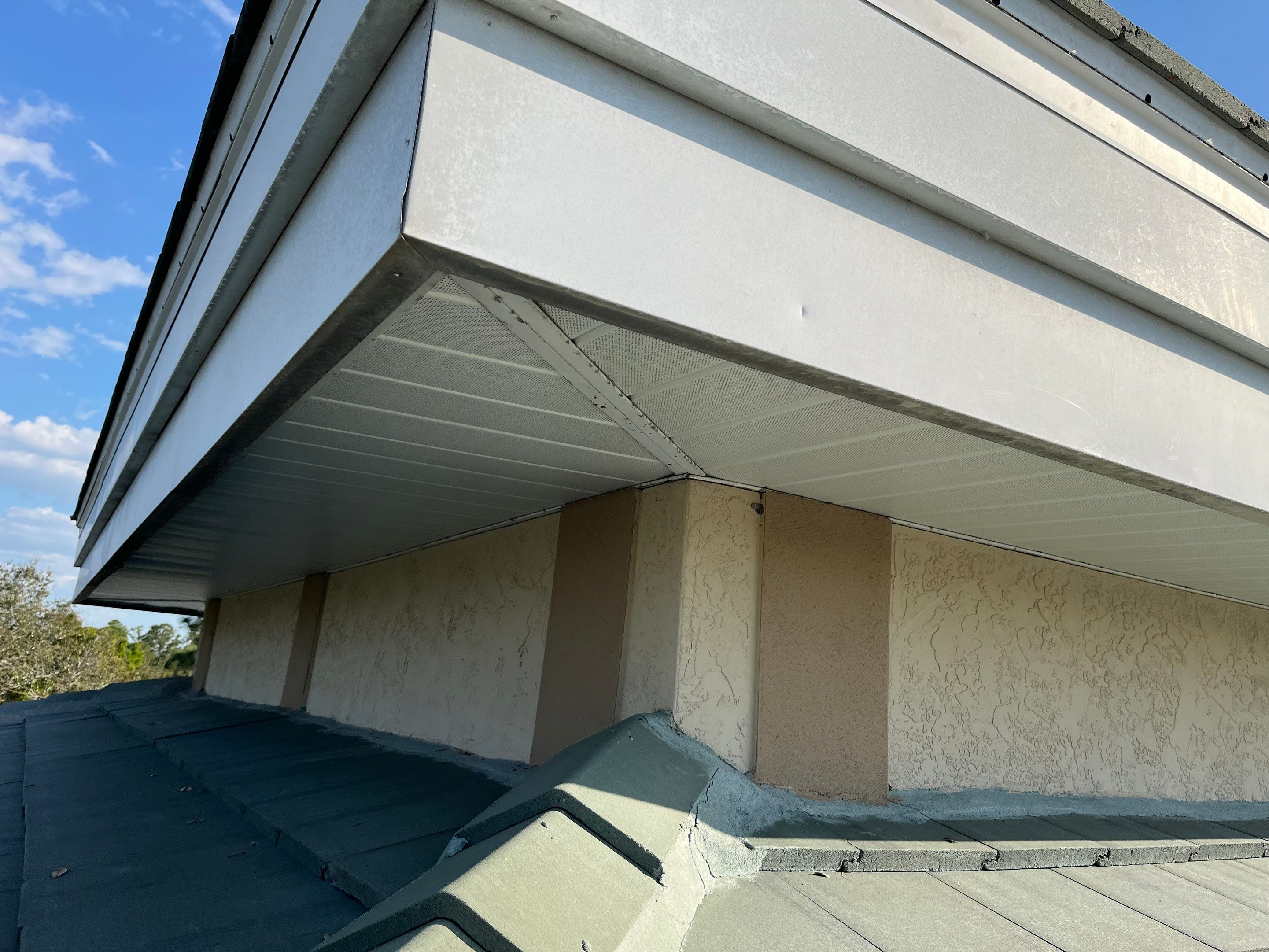 Soffit and Fascia Installation in Sarasota FL by Gutter Professors