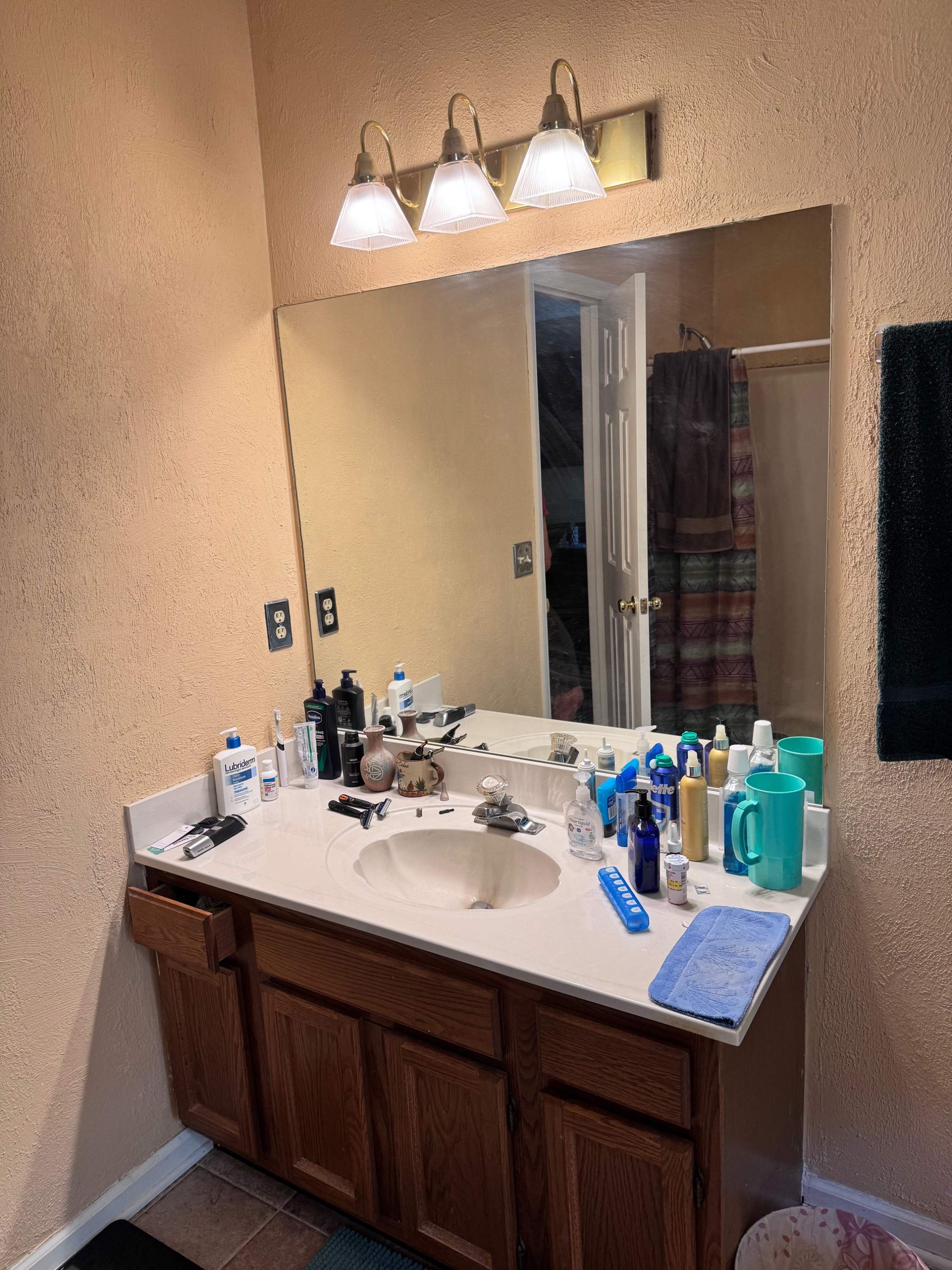 Master bathroom renovation by Prudencio