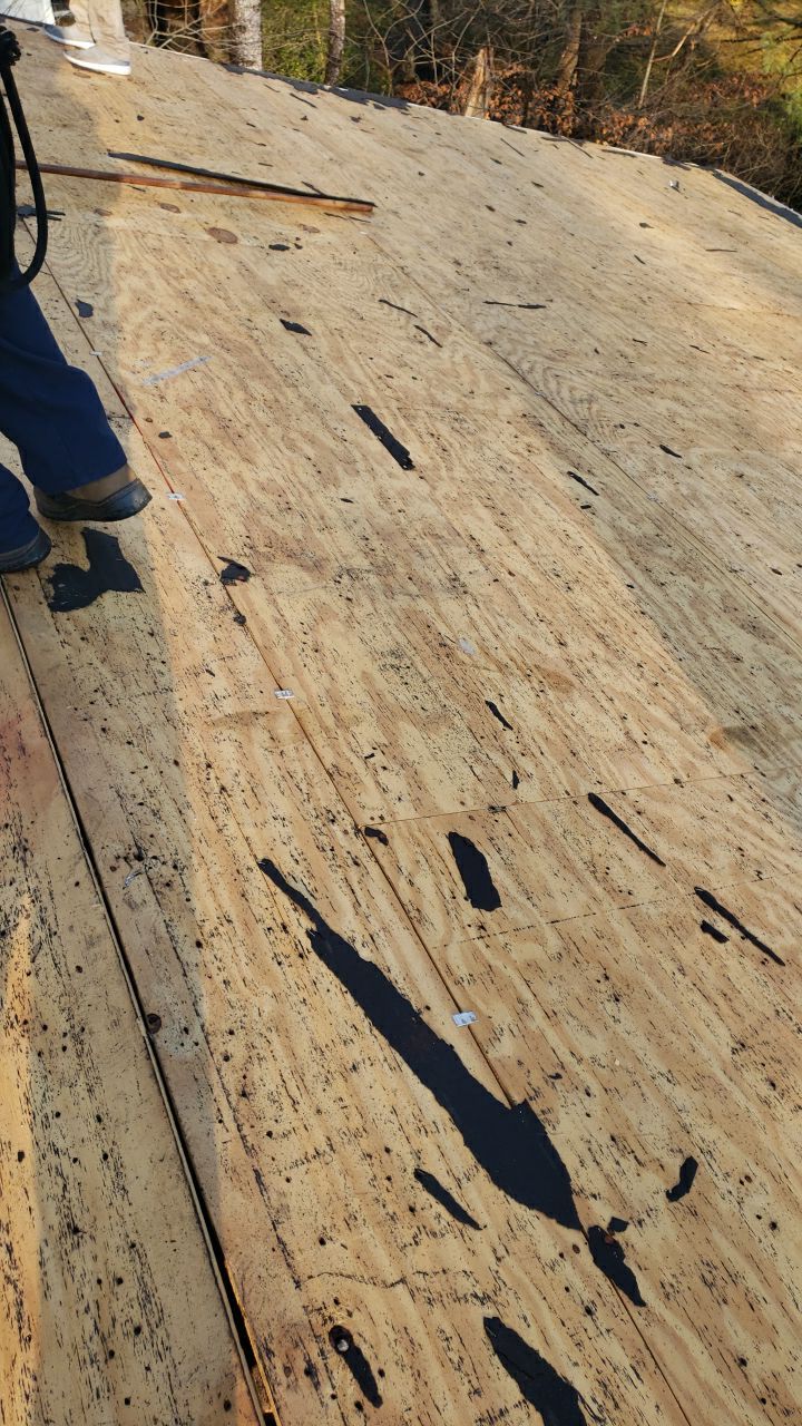 Manassas: CertainTeed Landmark Designer Shingles in Charcoal Black by RM Banning, Inc.