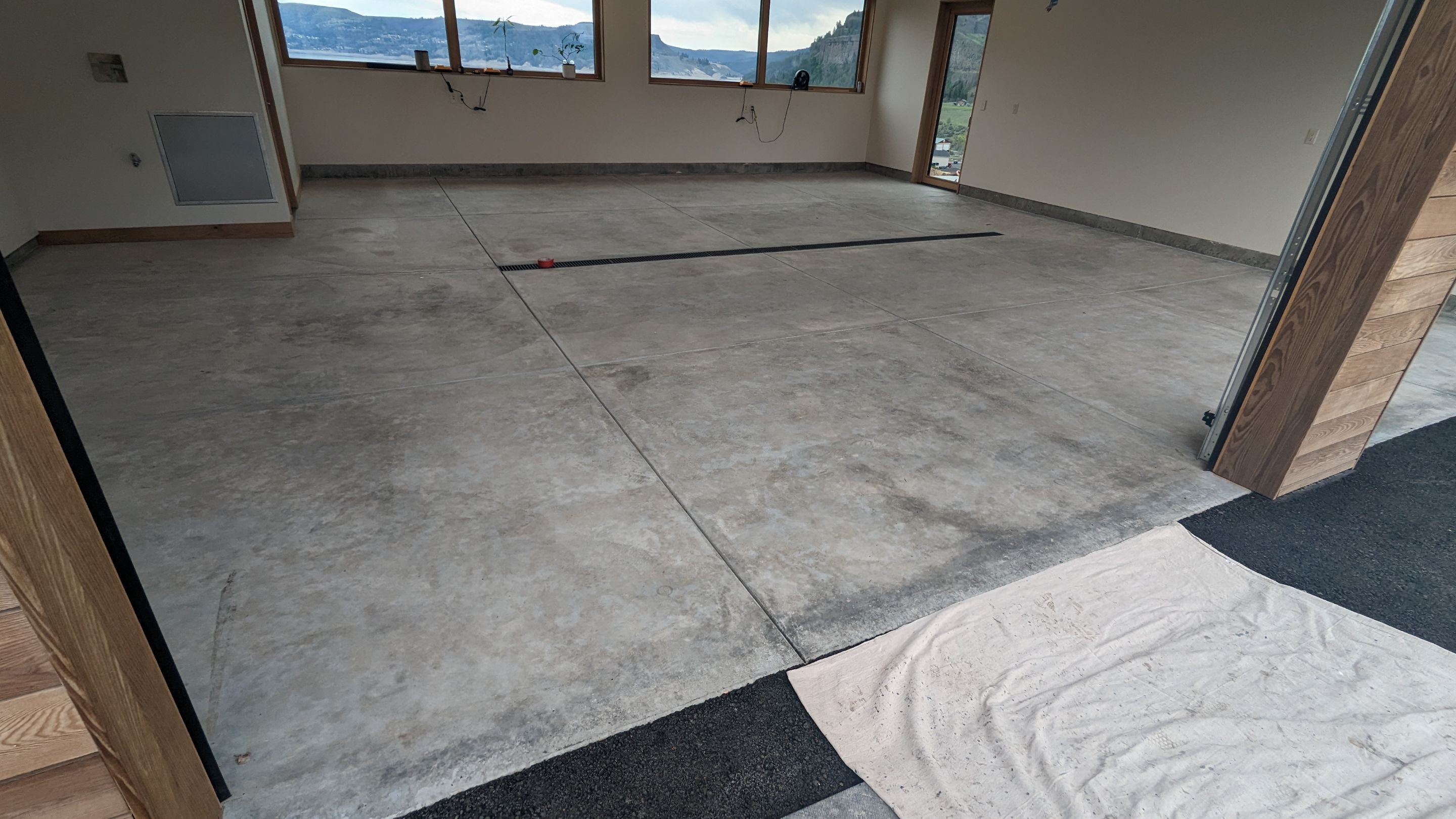 Garage Transformation using Slate Hybrid 1/16" Flake by Croc Coatings, LLC