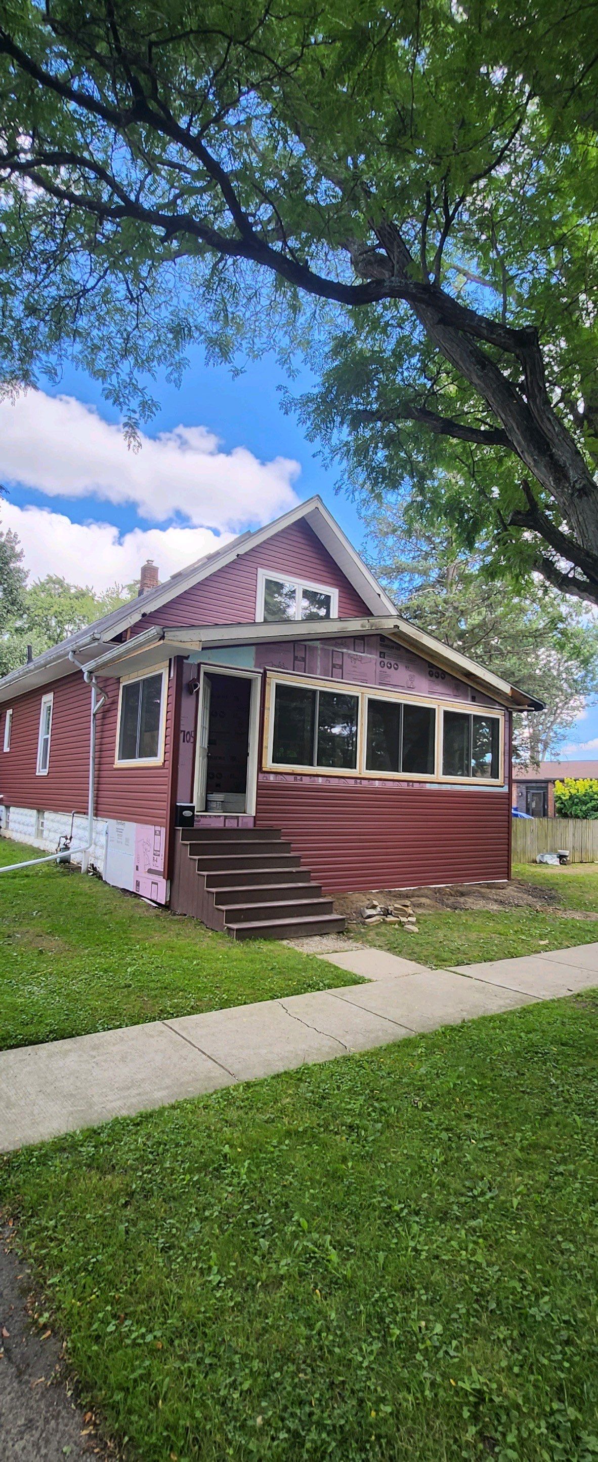 Exterior Siding and Window Replacement by Ivy Lea Construction