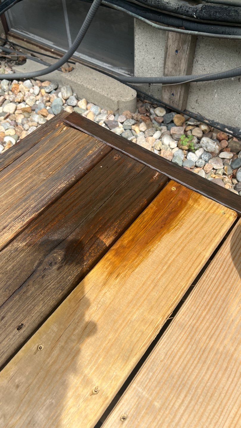 Deck Restain by Cutting edge painting 
