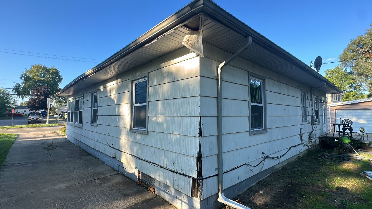 Siding Replacement using CertainTeed Restoration Classis D4 by 180 Contractors