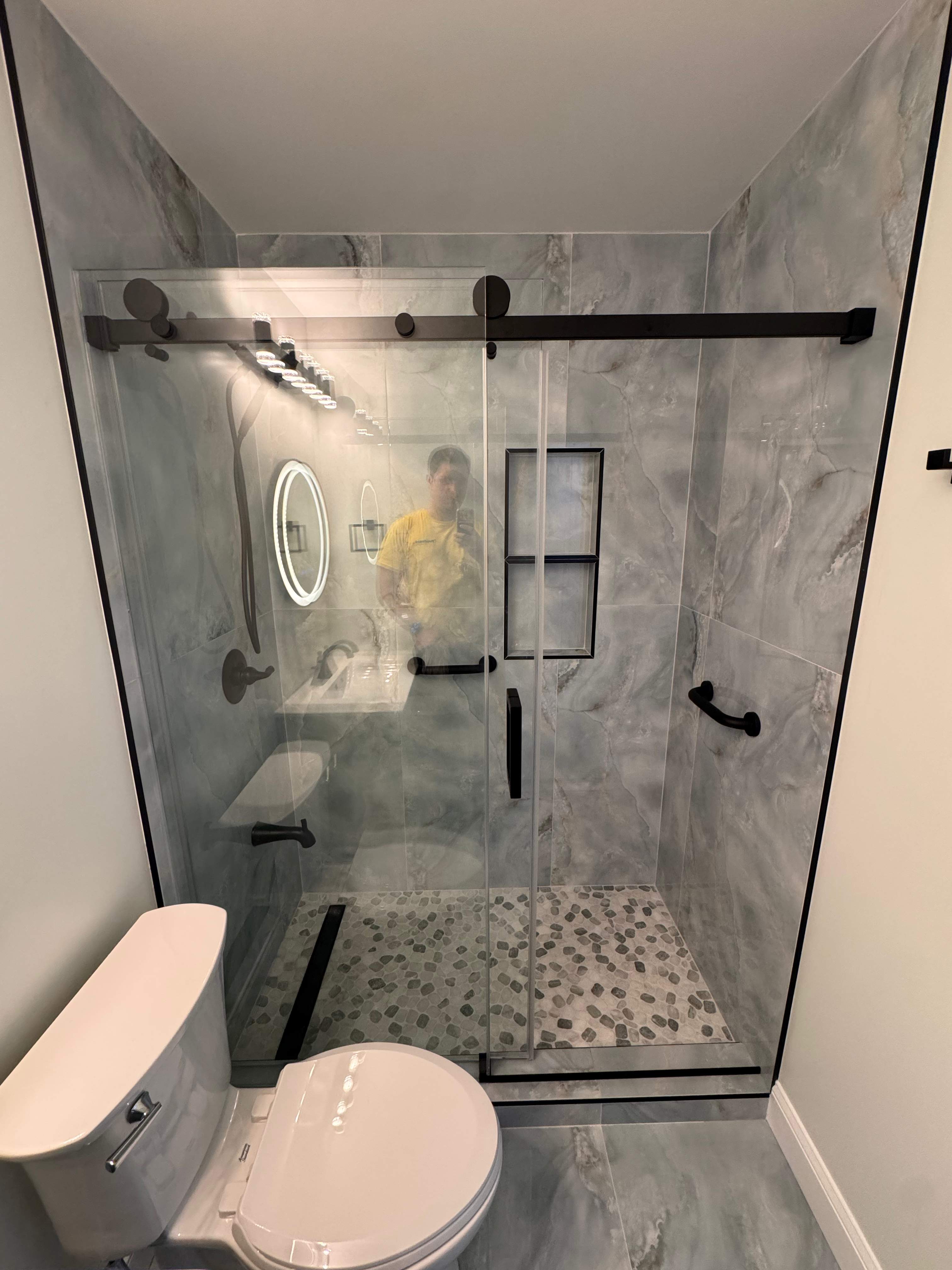 Guest bathroom renovation by Prudencio