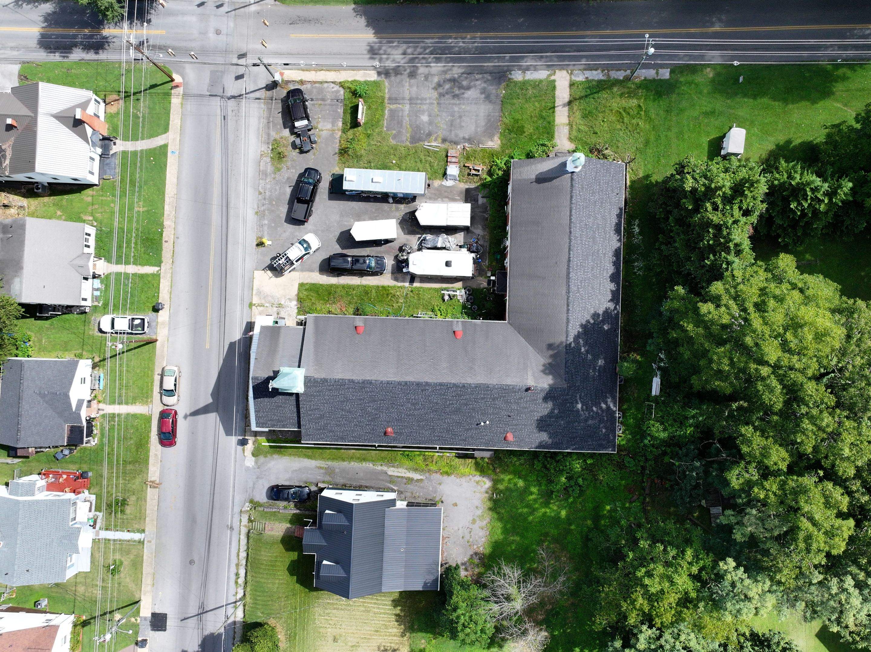 Harried Residence  by Omnia Roofing