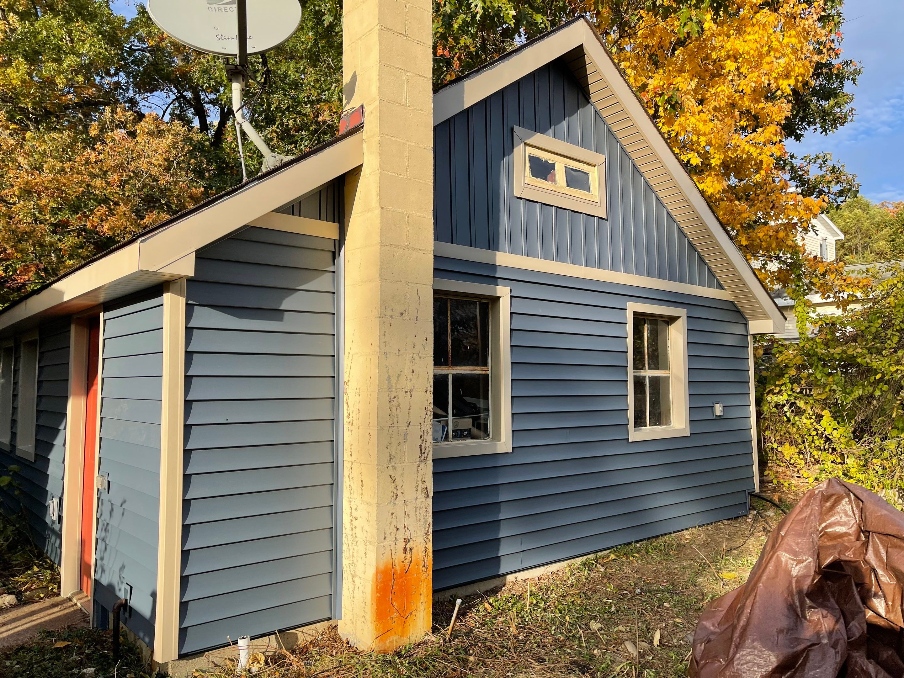 CertainTeed Monogram D5 Pacific Blue + Cedar Impression Shake Driftwood Blend & Pacific Blue + CertainTeed Board & Batten Pacific Blue by 180 Contractors