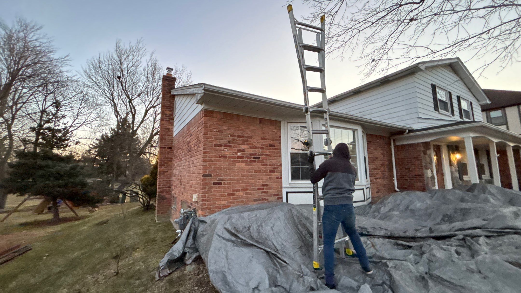 Siding Replacement using Alside Charcoal Smoke and Roof Replacement using Owens Corning Peppercorn by 180 Contractors