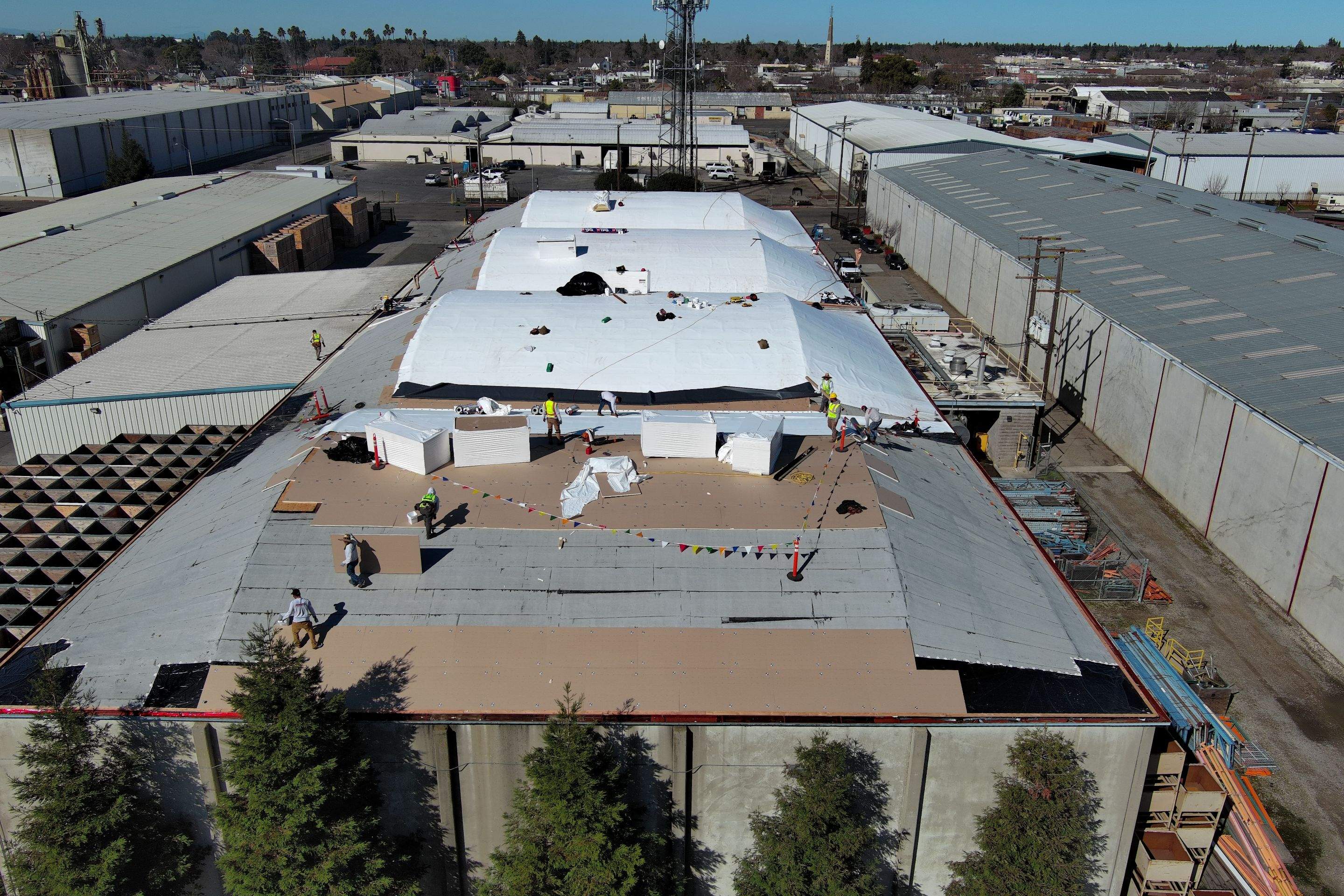 TPO single-ply roofing system using GAF Single-ply TPO 60 mil with 1.5 inch ISO board insulation by Straight Edge Roofing Inc