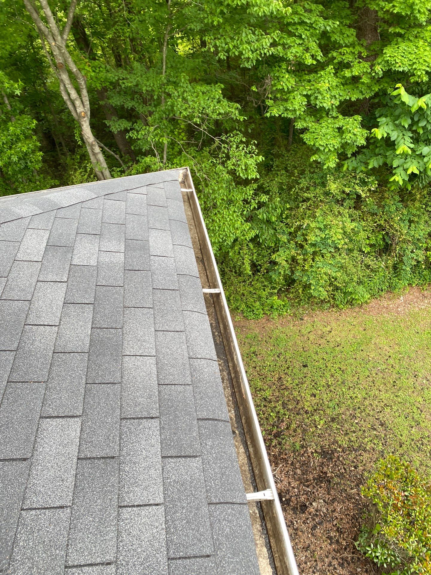 Commercial gutter cleaning Tuscaloosa after photo with clean gutters