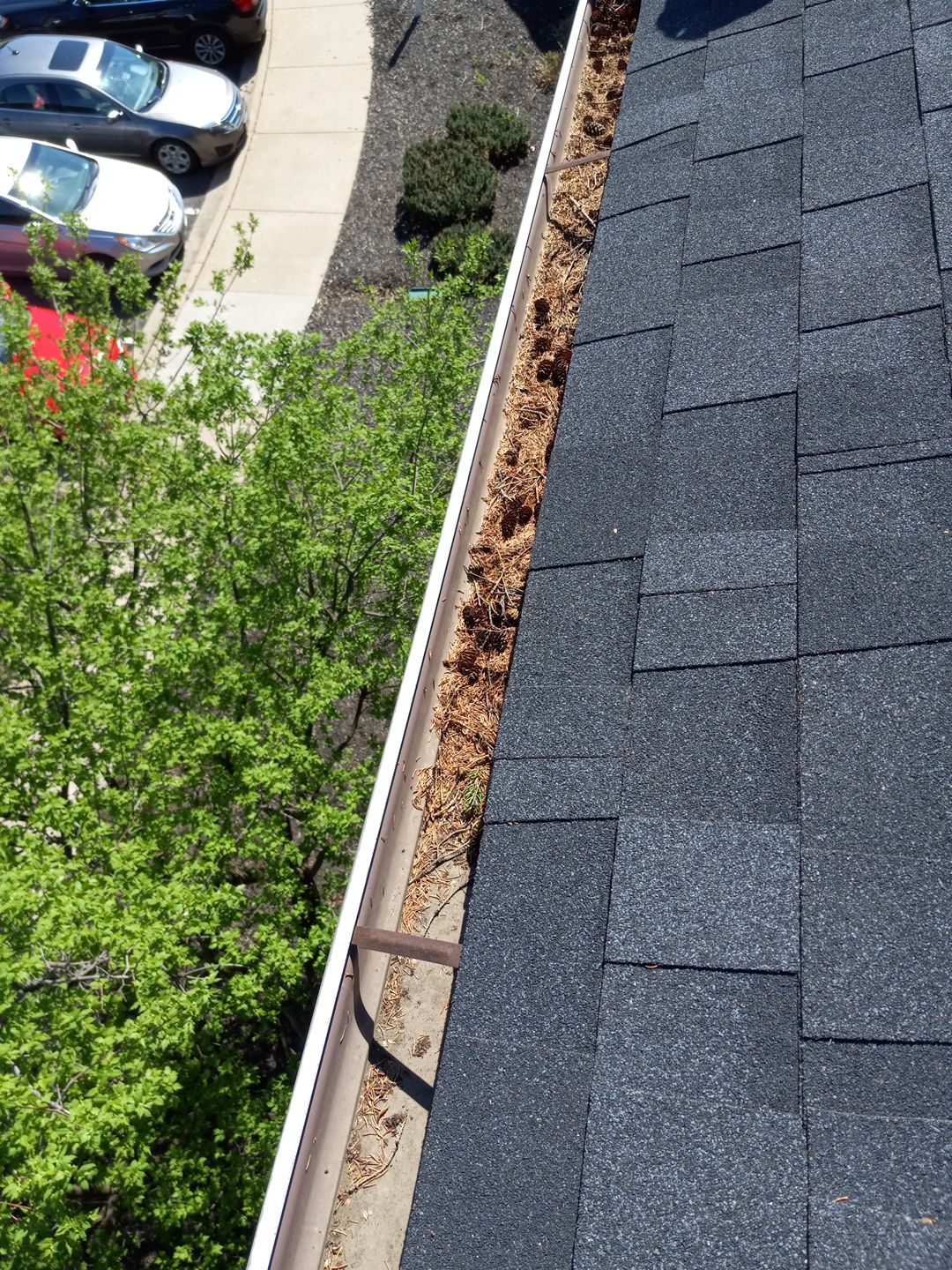 HOA gutter cleaning before