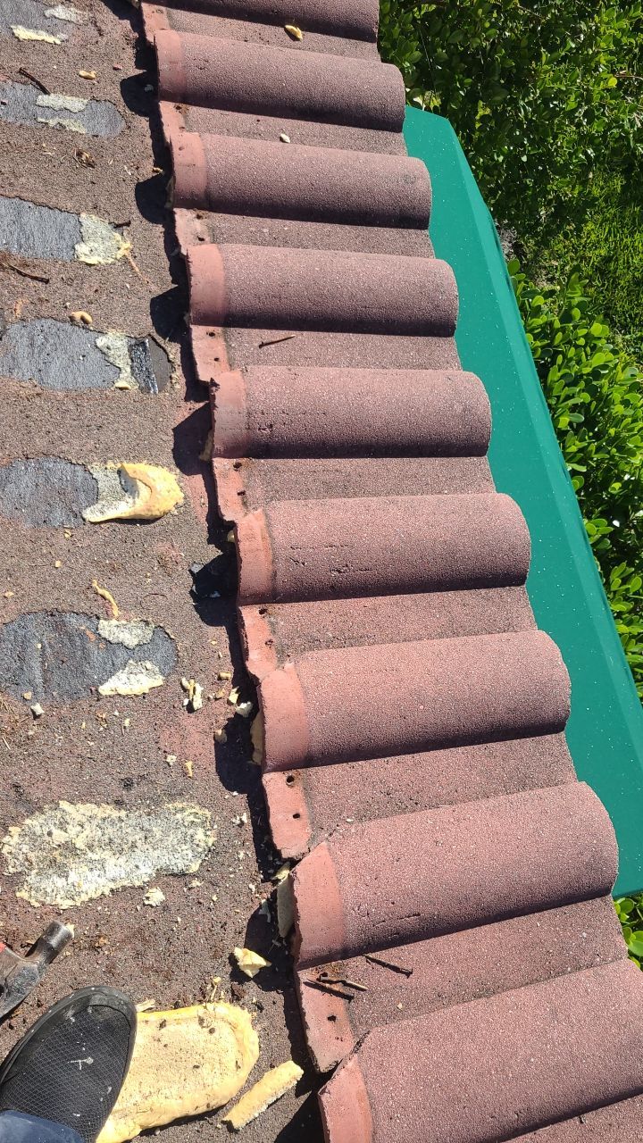 Tile Roof Repair in Hollywood ā Precision, Professionalism, and Quality Work by Aastro Roofing