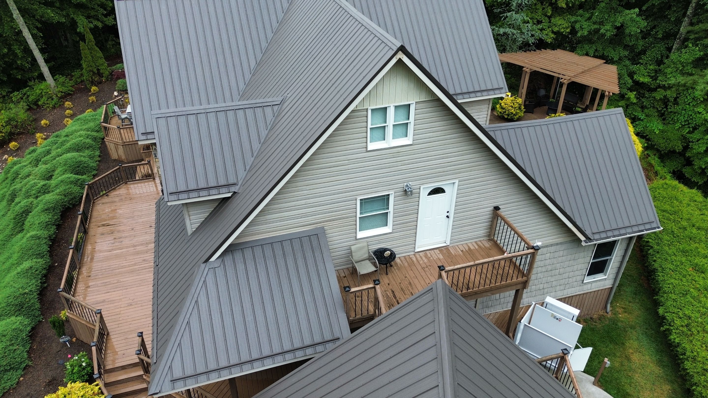 James Residence by Omnia Roofing