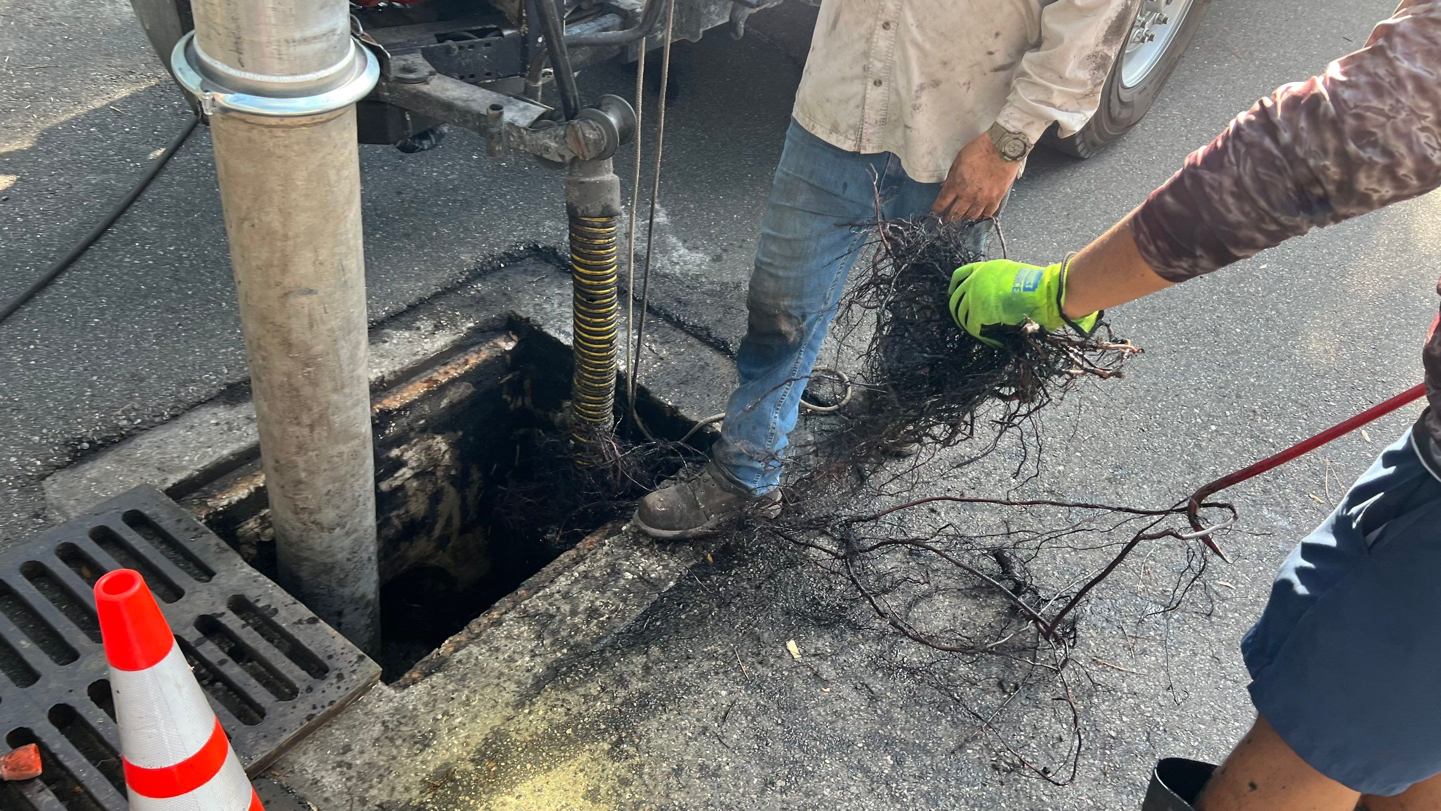 Apartment Complex Storm Water System Cleaning and Maintenance by APS Power & Water