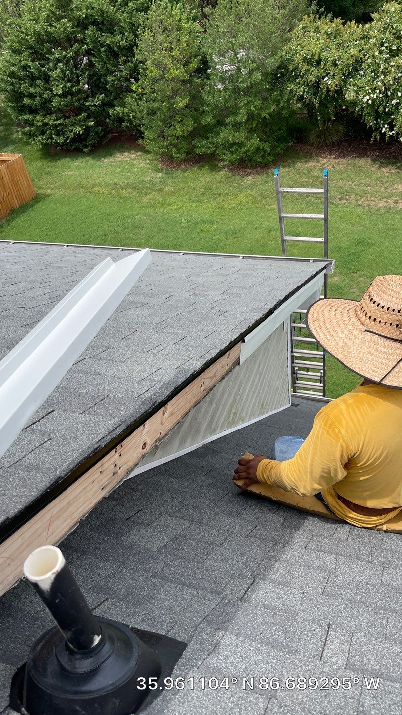 Residential Roofing Installation using Owens Corning Oakridge Roofing System by Undersun Roofing 