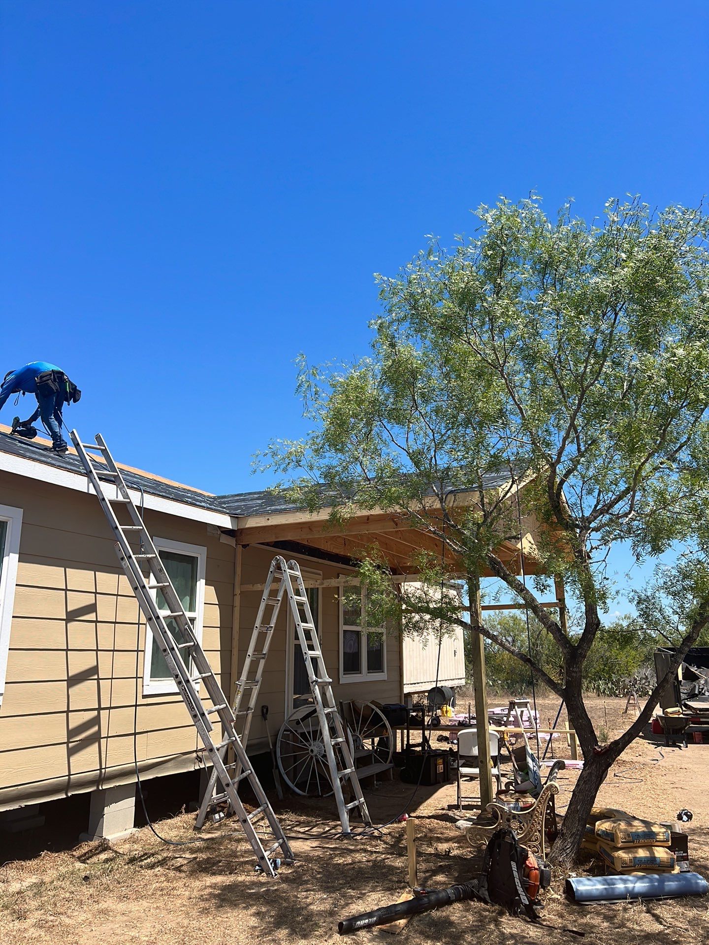 Front Porch Sitt'n by Bayfront Roofing and Construction