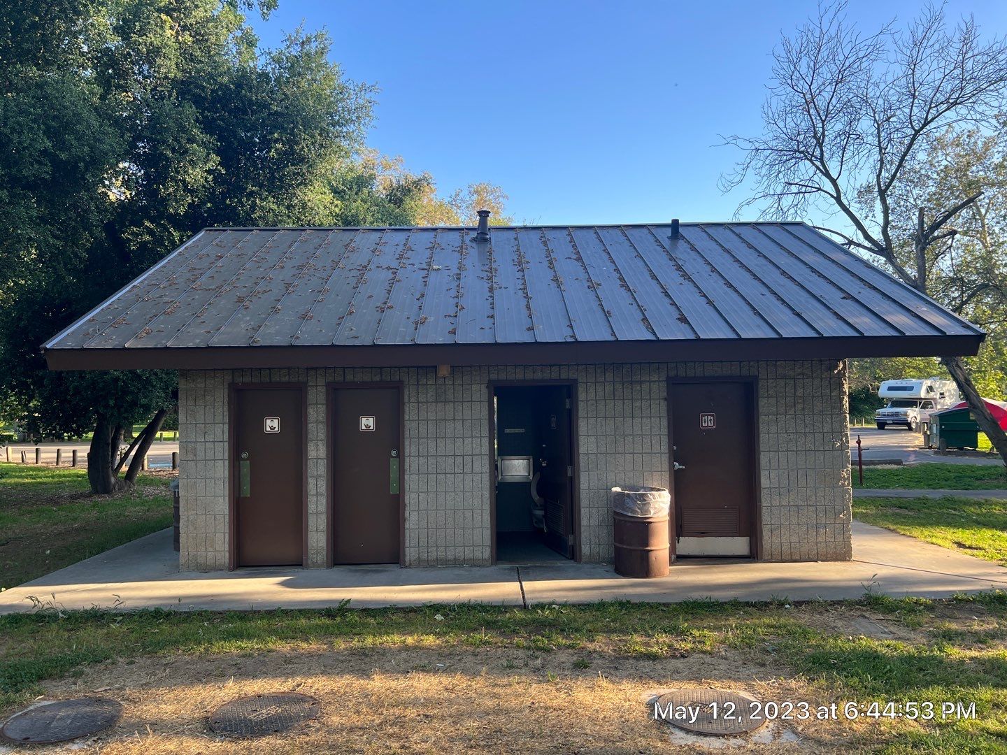 Metal roofing installation using Standing seam metal roofing system by Straight Edge Roofing Inc