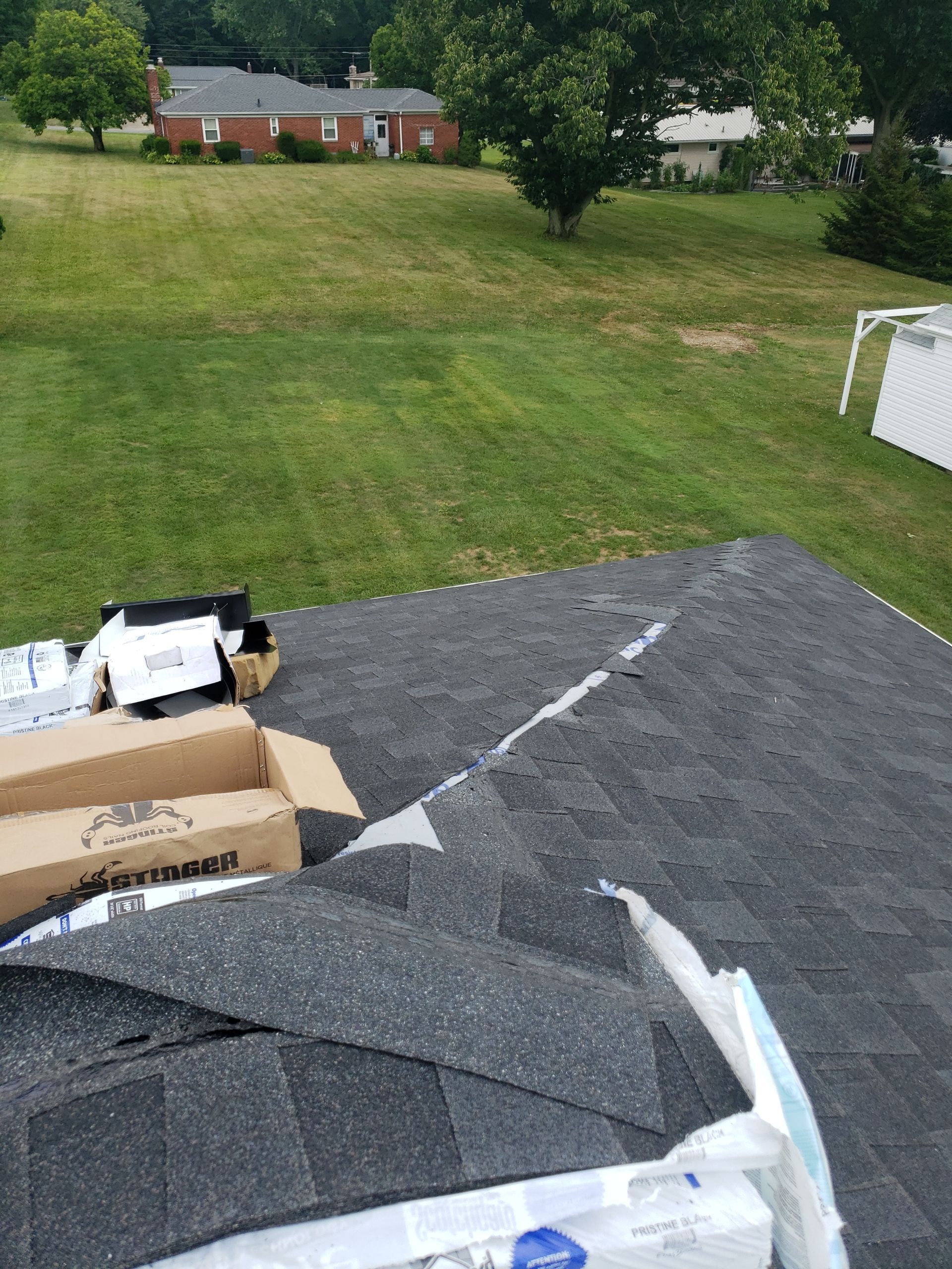 ATLAS PINNACLE COLOR: PRISTINE SCOTCHGARD BLACK SHADOW DRIP EDGE: WHITE by Eagle Eye Roofing