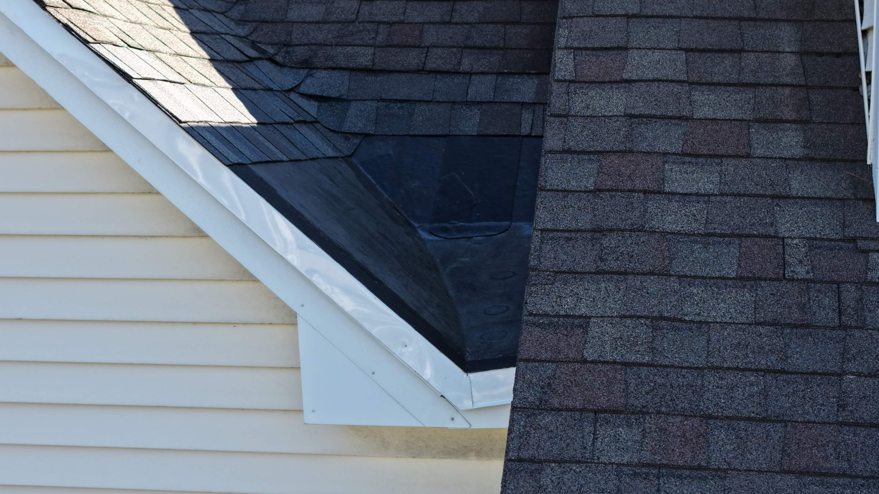 Roof-to-Wall Leak Repair – EPDM Conversion & Drainage Fix by JOHNNYS PRO