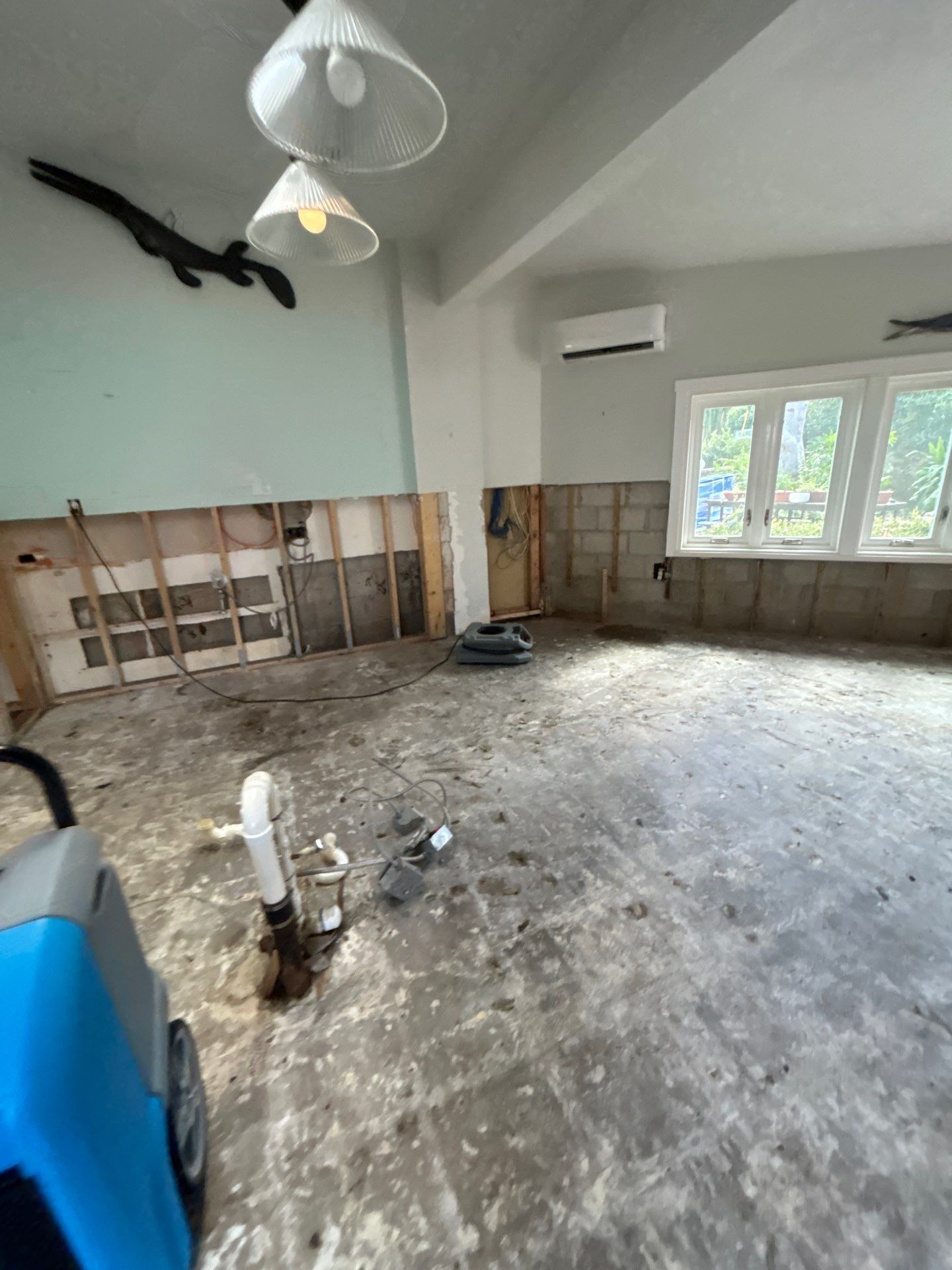 Water mitigation In Bradenton Florida by Ampm Restoration Services 