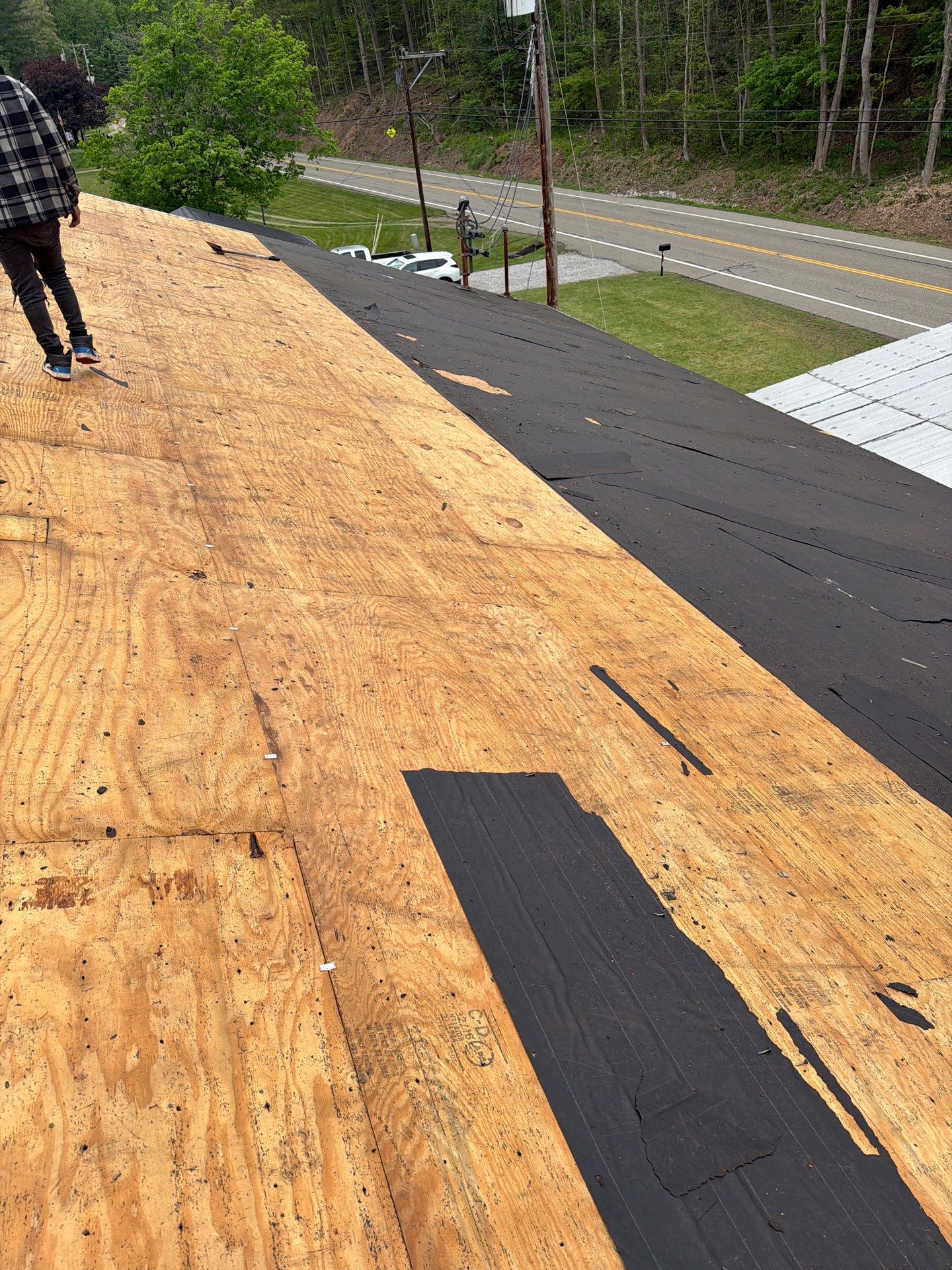 Commercial Roofing Installation using GAF Timberline HDZ Barkwood by Rainstoppers Roofing