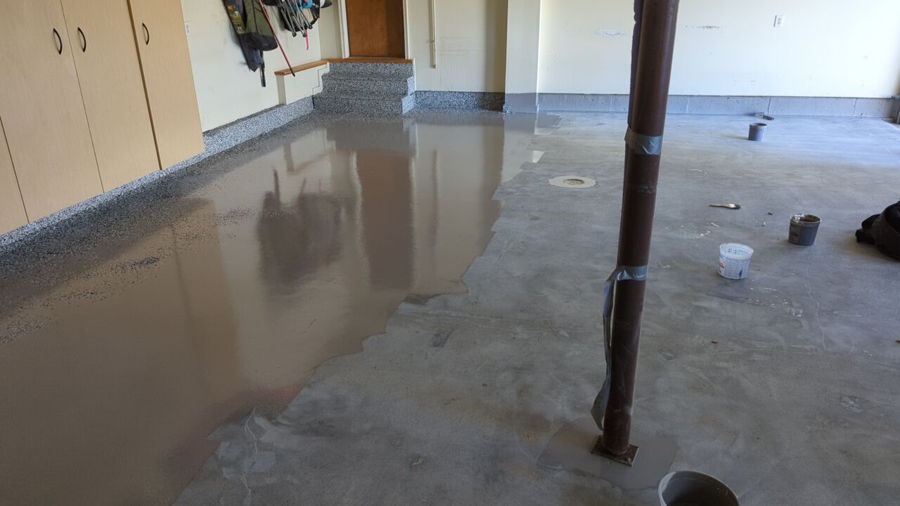 Garage using Domino  by Select Painting, Coatings & Garage Cabinets