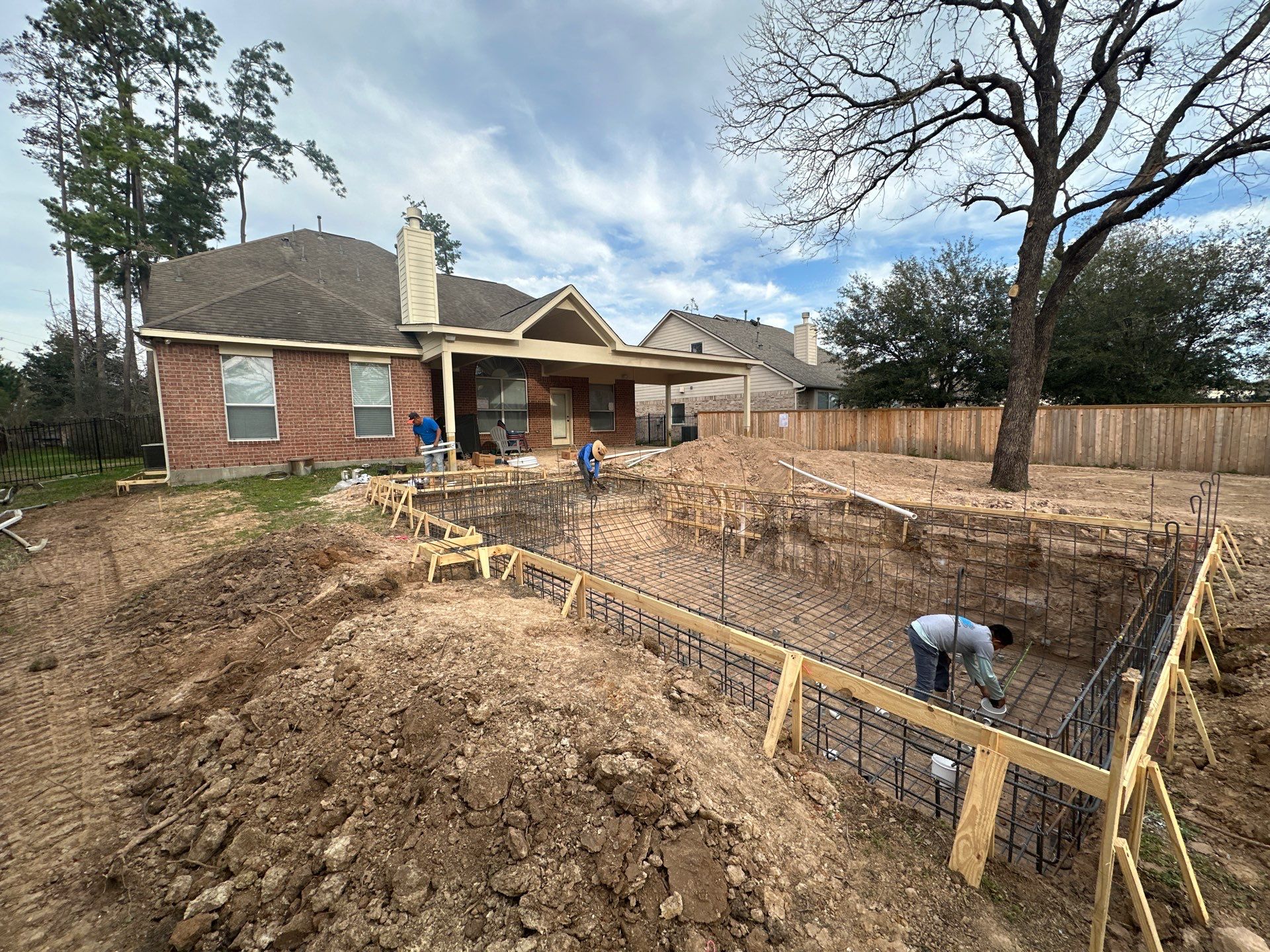 Pool, Patio Cover and Summer Kitchen in Creekside by SophAlx LLC