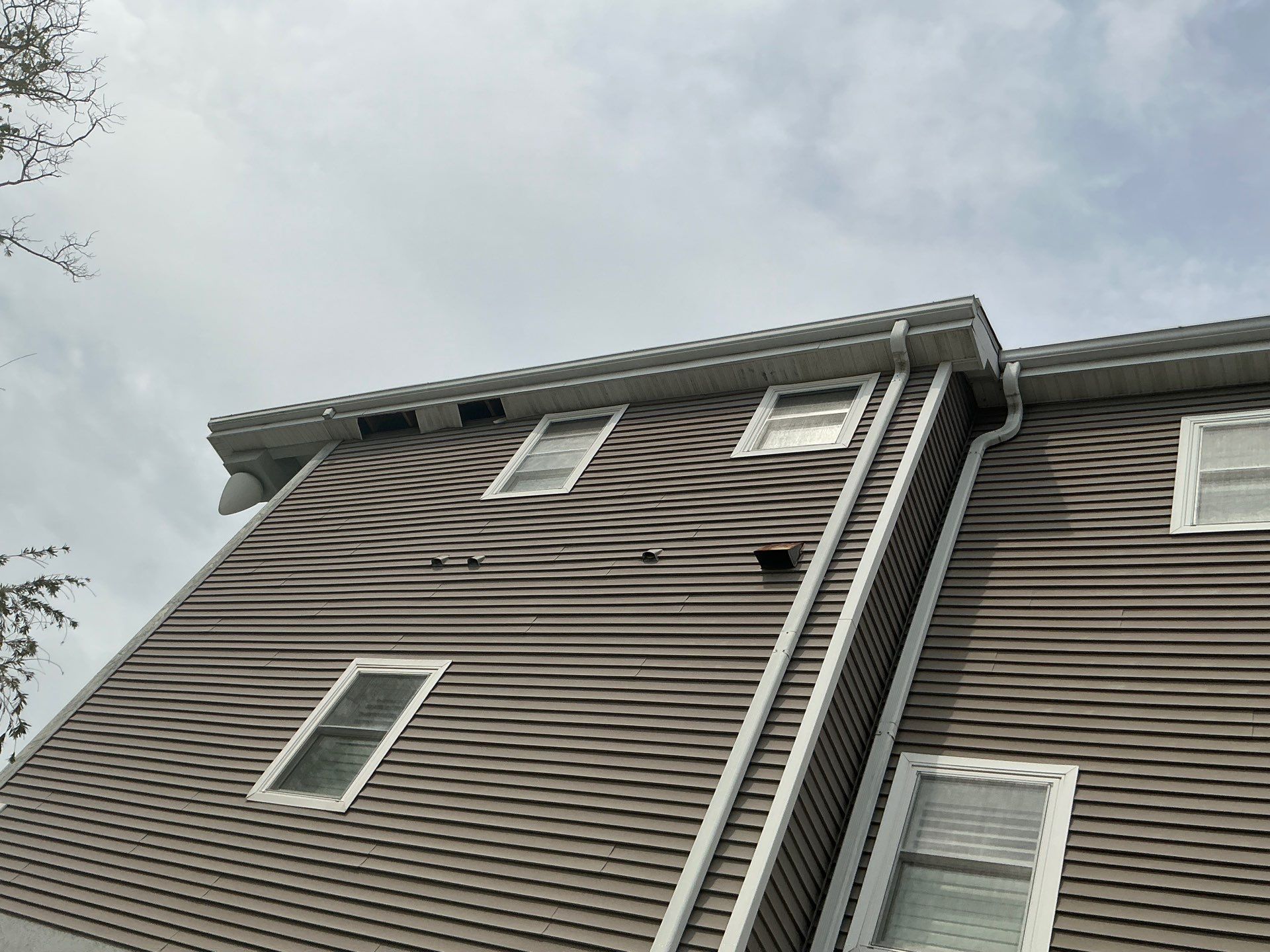 Assessment of the Condition of Gutters and Soffit and Fascia in Siesta Key FL by Gutter Professors