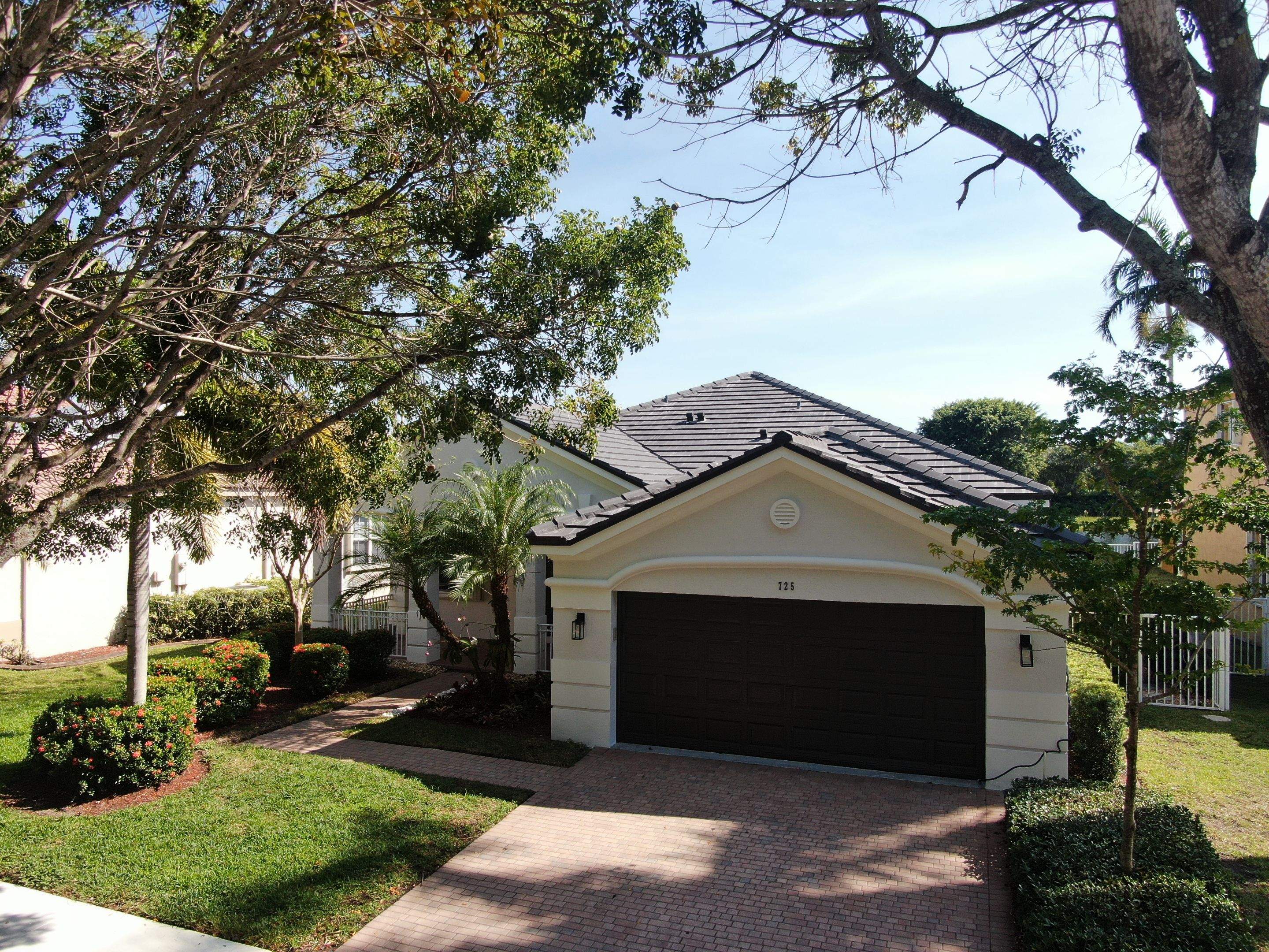 Crown - Windsor Slate - Charcoal by Istueta Roofing