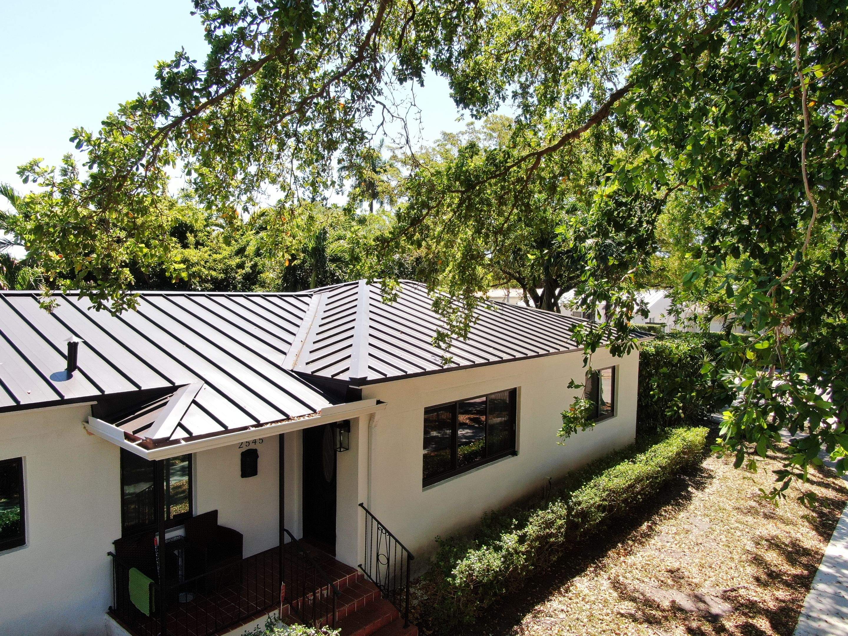 Metal Roof - Galvalume - Dark Bronze by Istueta Roofing