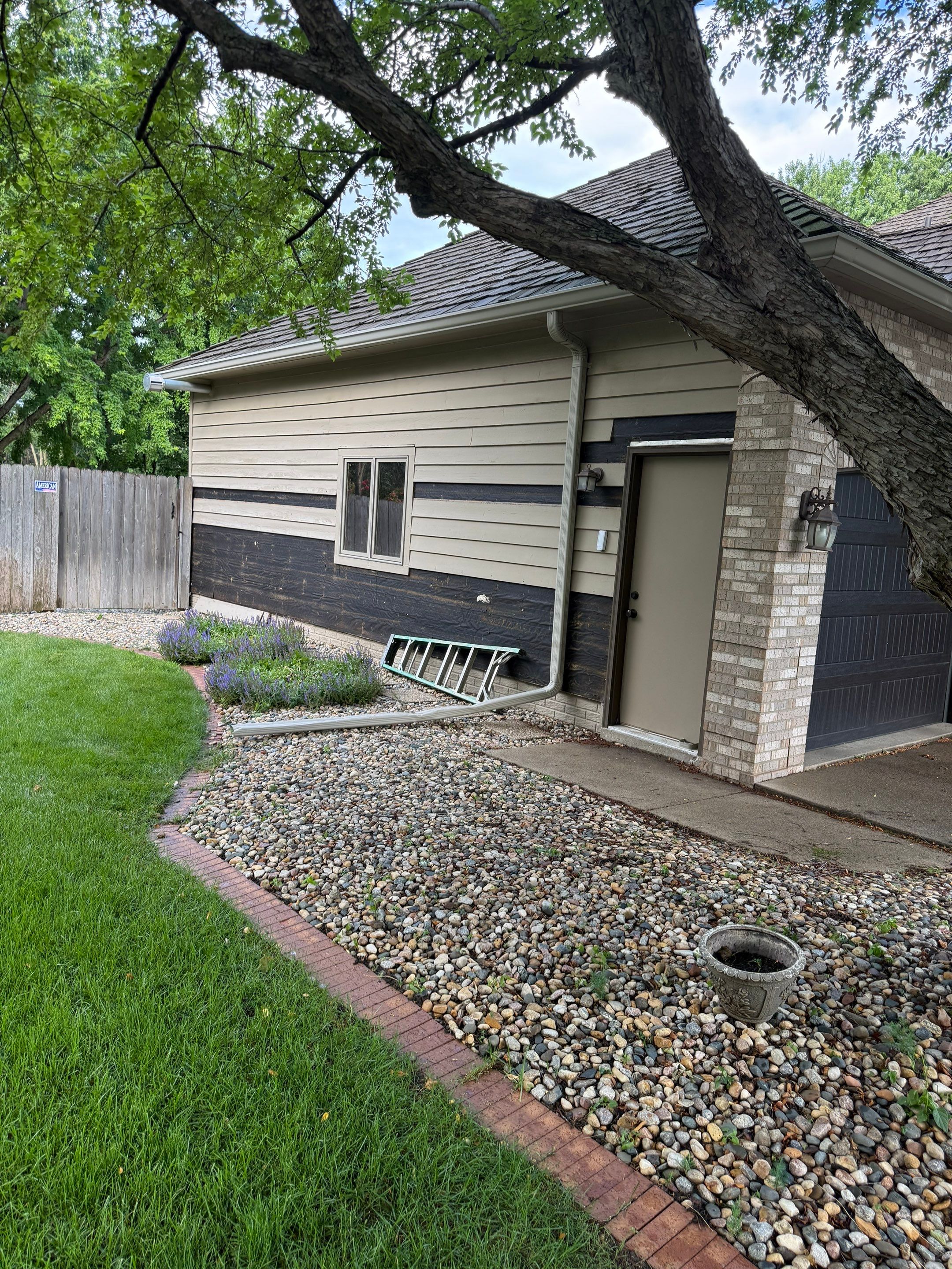 Residential Siding Replacement and Wood Rot Repair in Sioux Falls by Select Painting, Coatings & Garage Cabinets