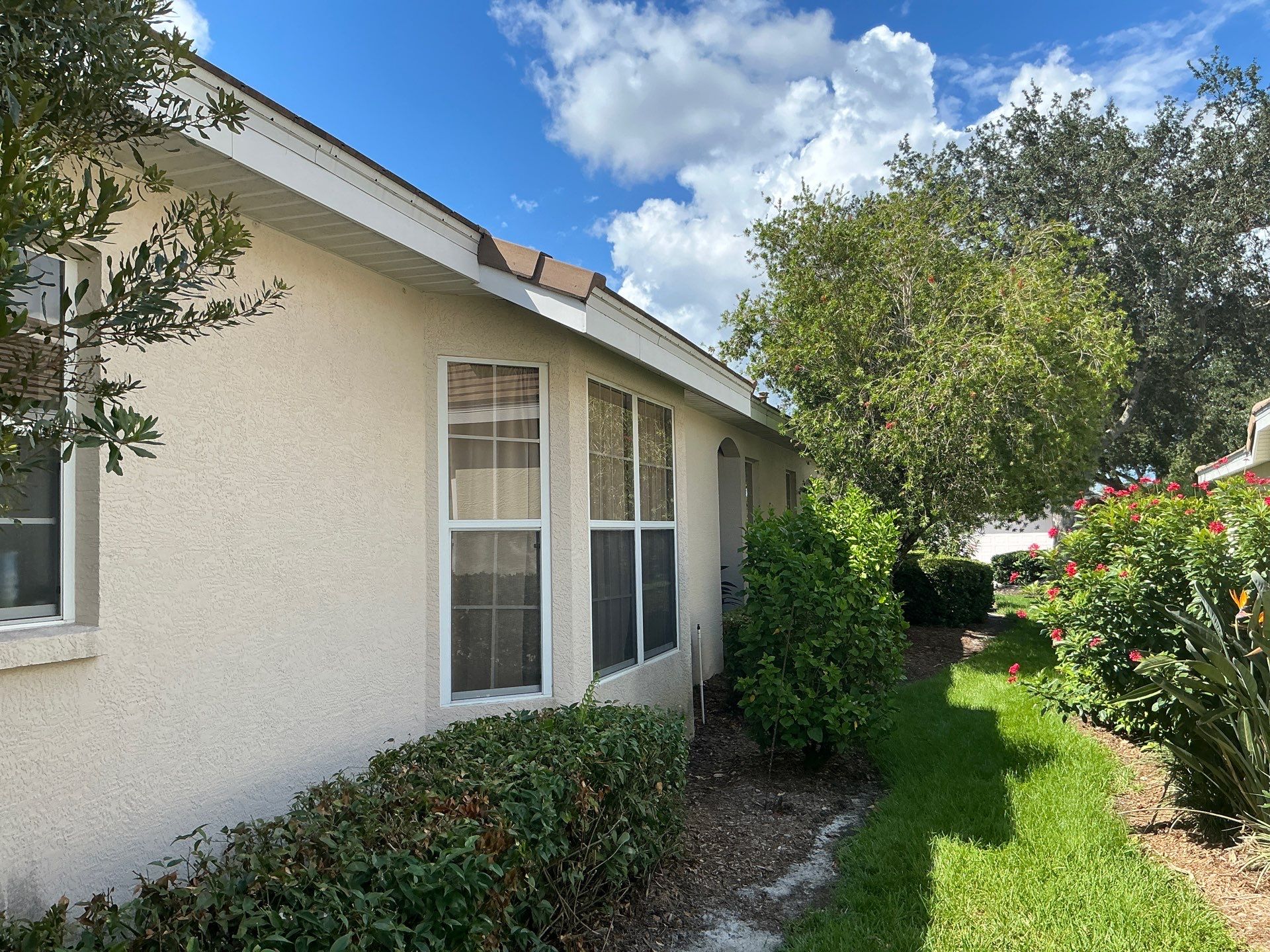 6-inch Seamless Gutter Installation with Splash Guard in University Park, FL by Gutter Professors