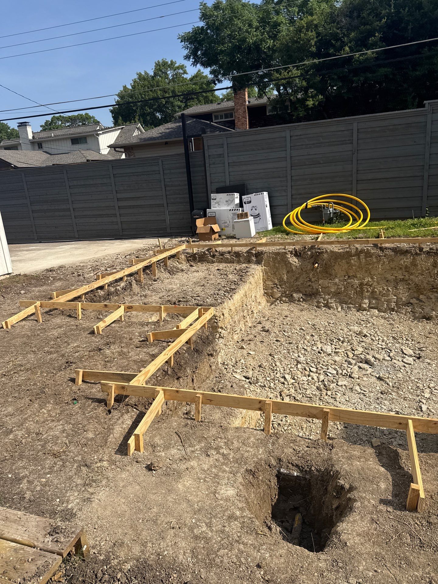 Geometric Pool with Level Spa by Pinnacle Pools and Spas - DFW