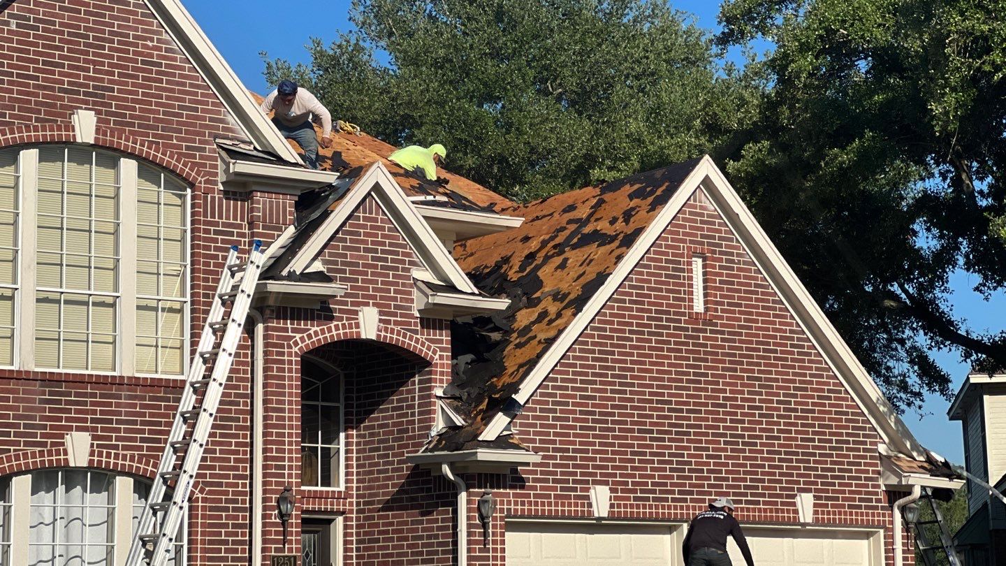 Residential Roofing Installation using Owen's Corning Duration (Lifetime) Shingles by Roof Repair Company