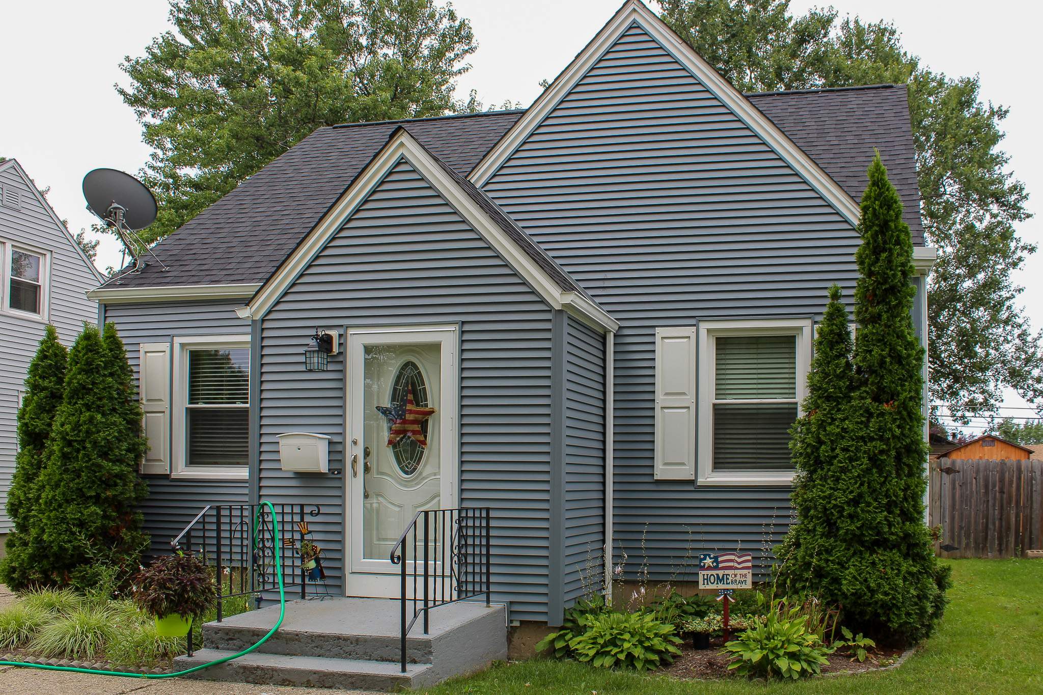 Exterior Siding and Roof by Ivy Lea Construction