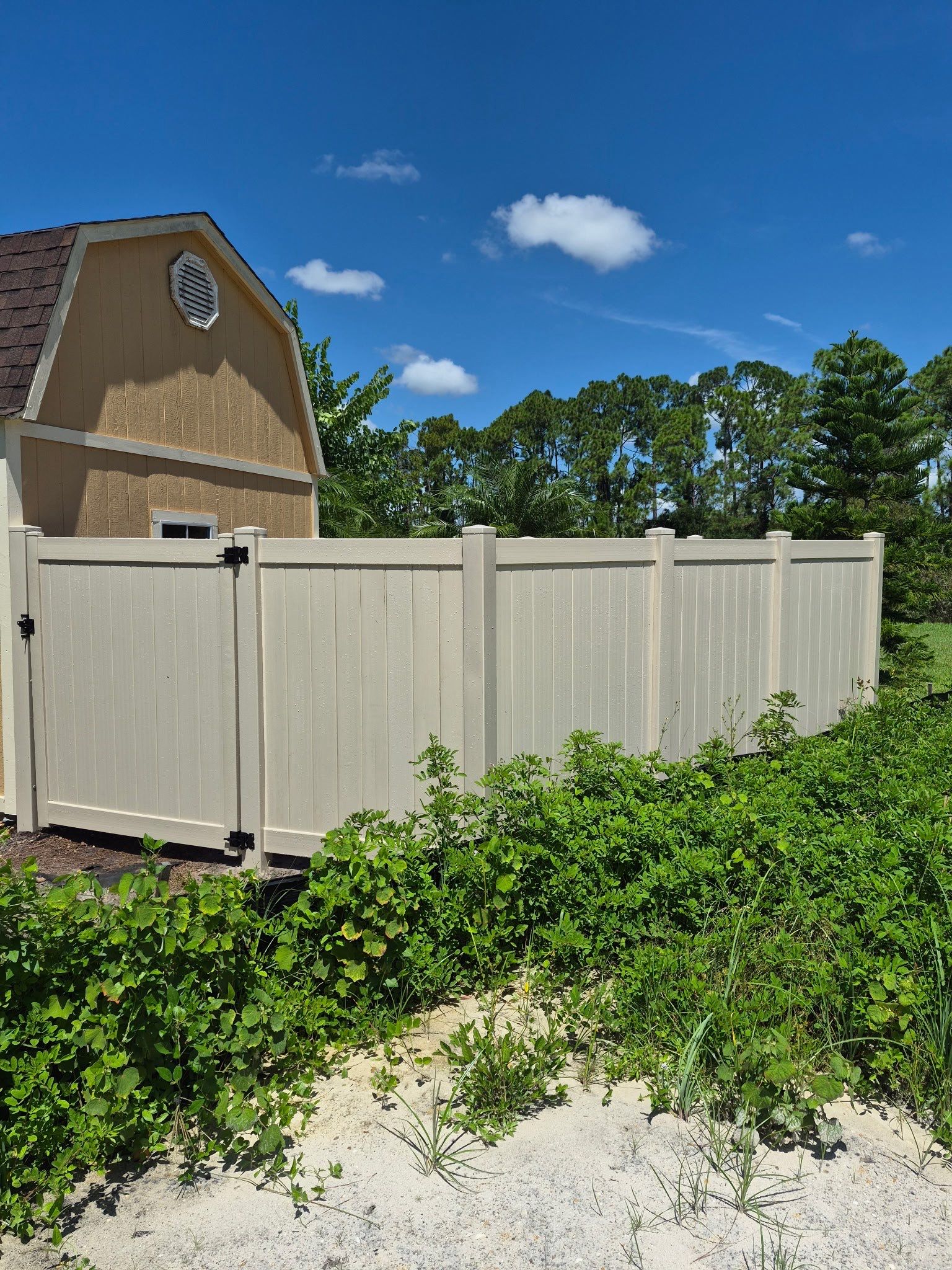 Tan Vinyl Privacy Fence Enclosure Installation in North Port by True Fence LLC
