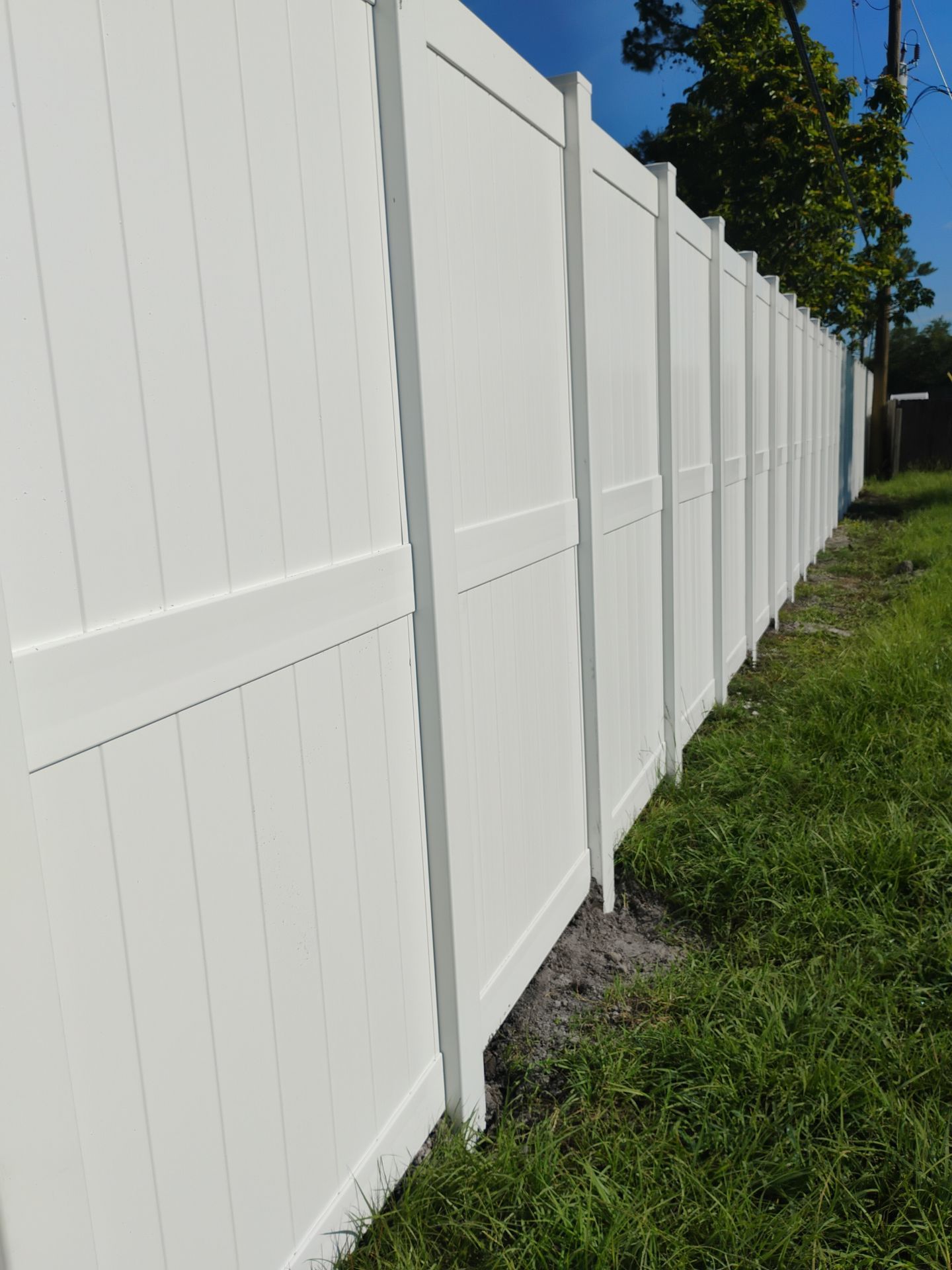 8'H White Vinyl Privacy Fence Installation in North Port by True Fence LLC