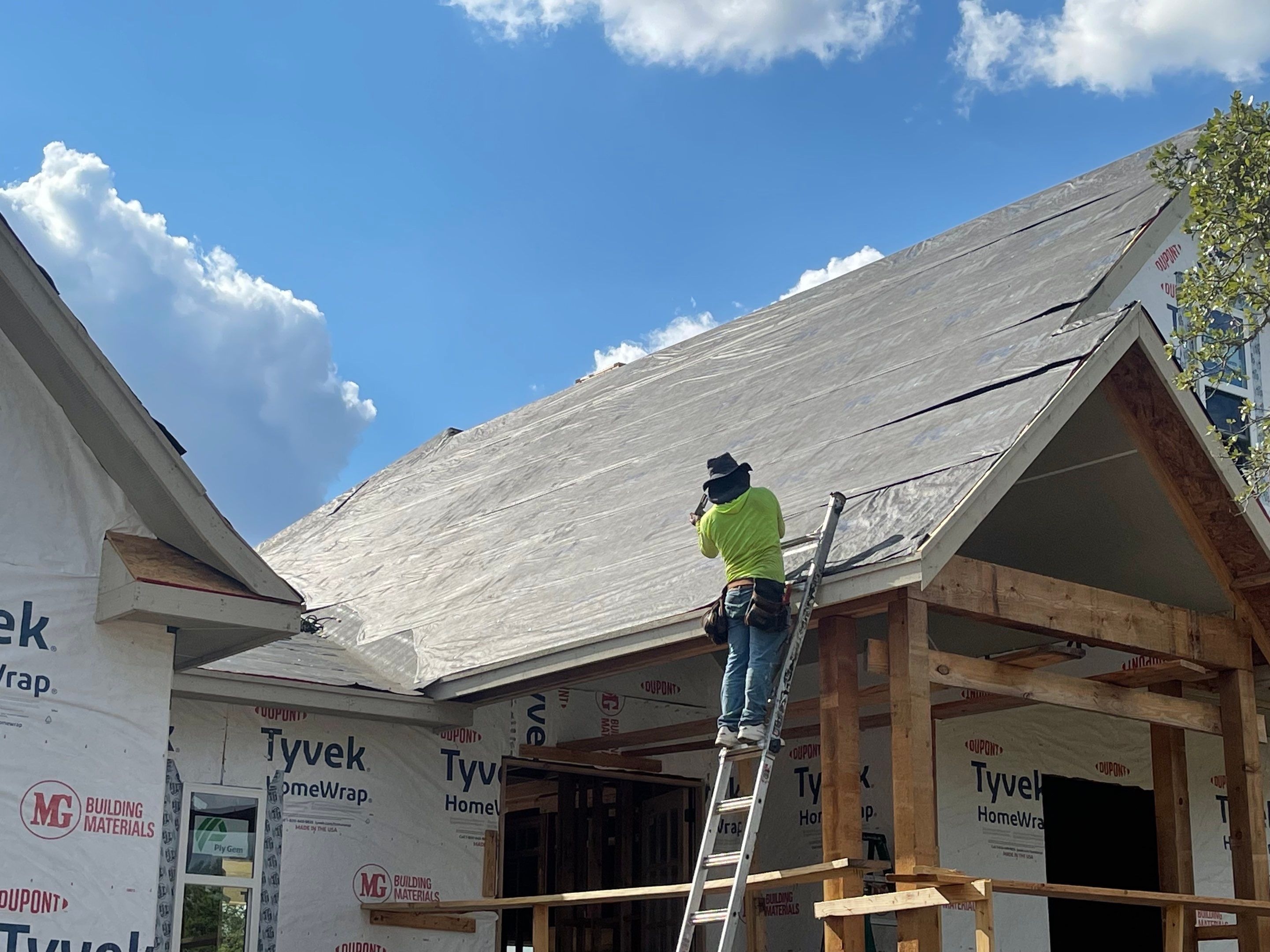 New Home Construction using Owens Corning 30 year Architectural Shingles by Premier Roofing and Contracting