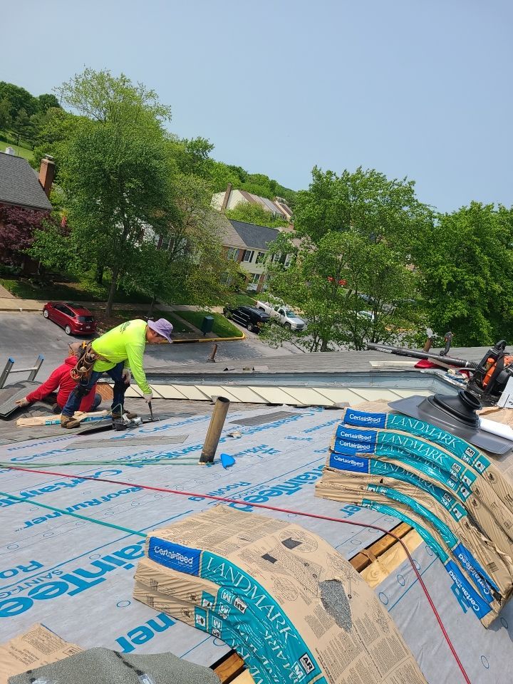 Alexandria - Certainteed Landmark Weathered Wood Shingles by RM Banning, Inc.