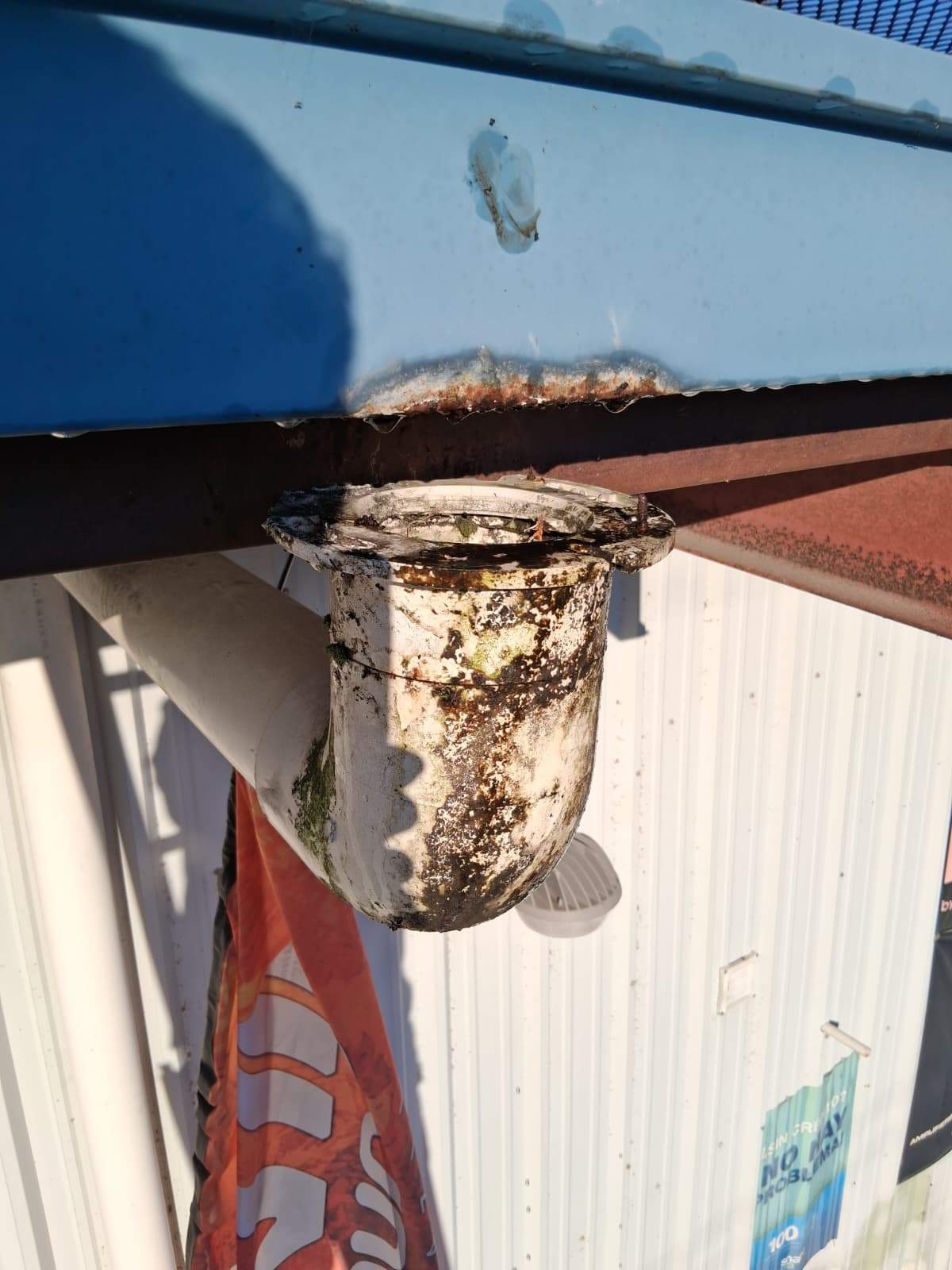 Clean Gutters and Seal Seams in Lakeland FL by Gutter Professors