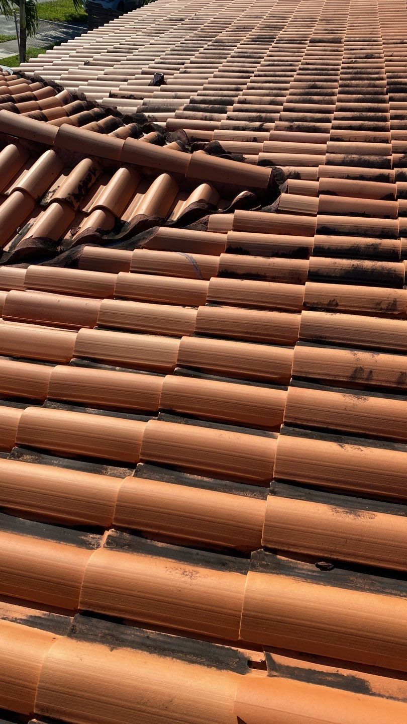Verea Spanish S - Graphite Color by Istueta Roofing