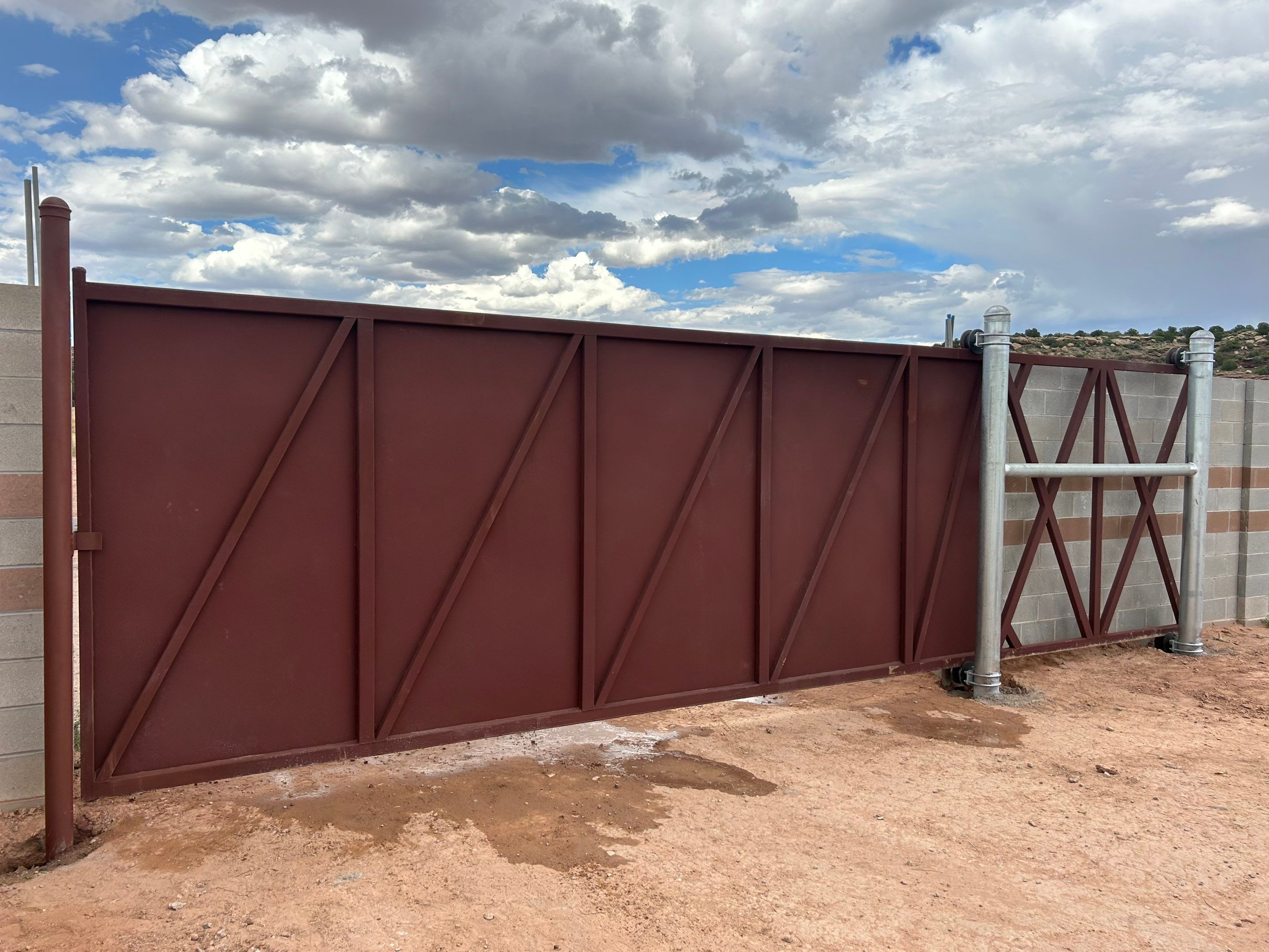 Light Commercial using 6' Pro-panel by Valley Fence Company