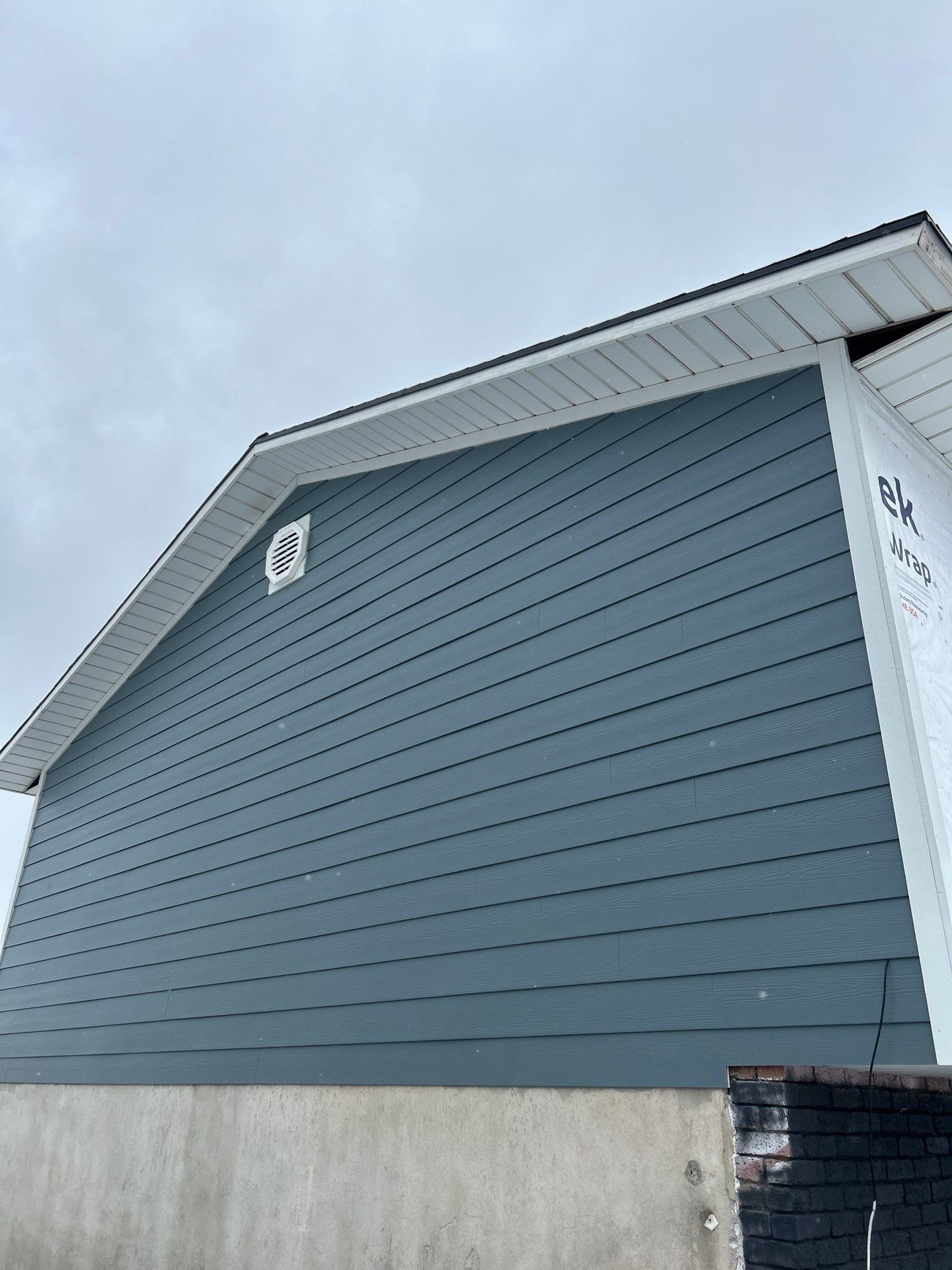 Orem | Beautiful Hardie Lap with B&B Accent | Boothbay Blue by Ideal Siding Utah