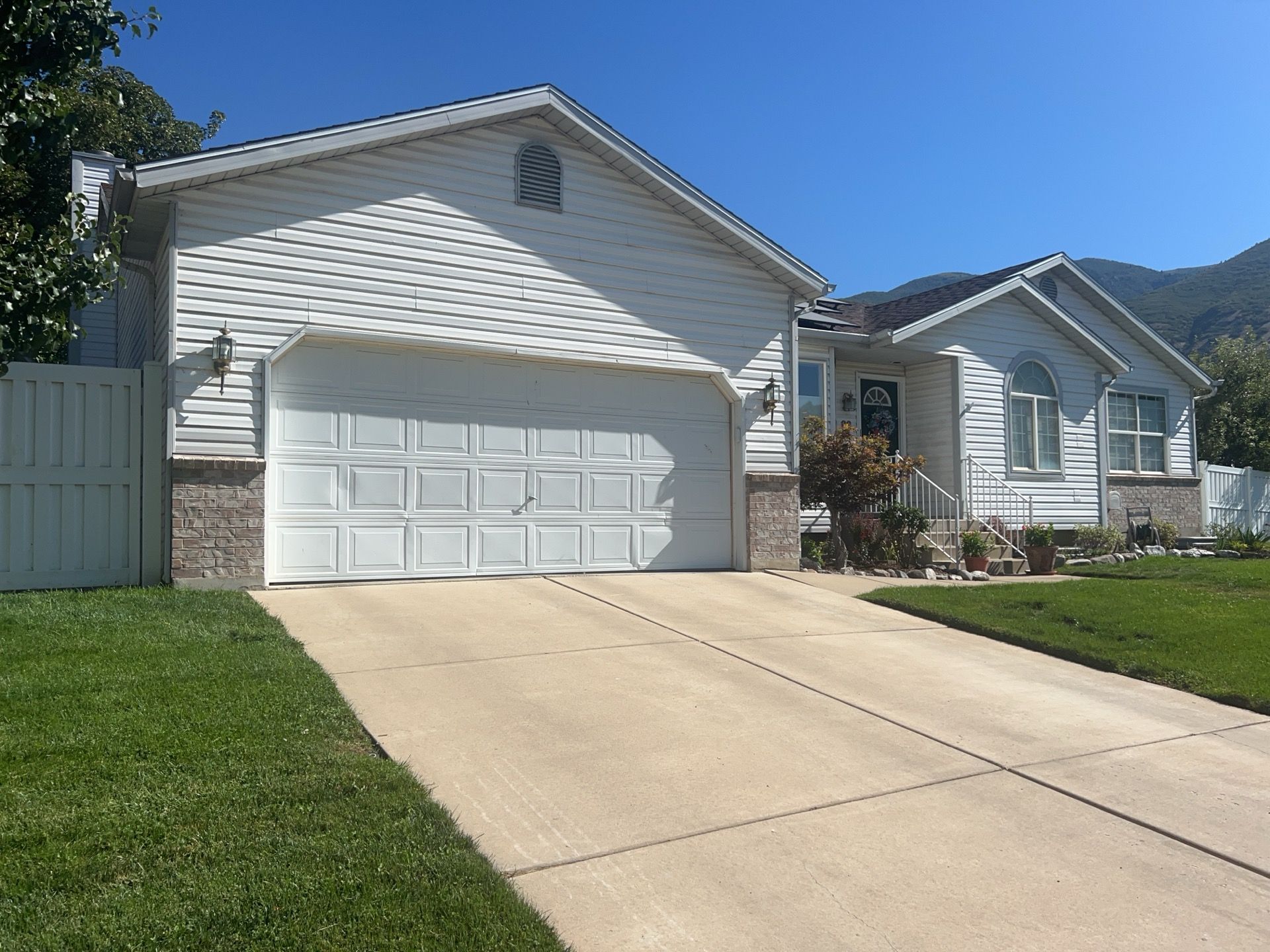 Farmington | Complete Vinyl-to-Hardie Conversion | Cobble Stone & Khaki Brown by Ideal Siding Utah