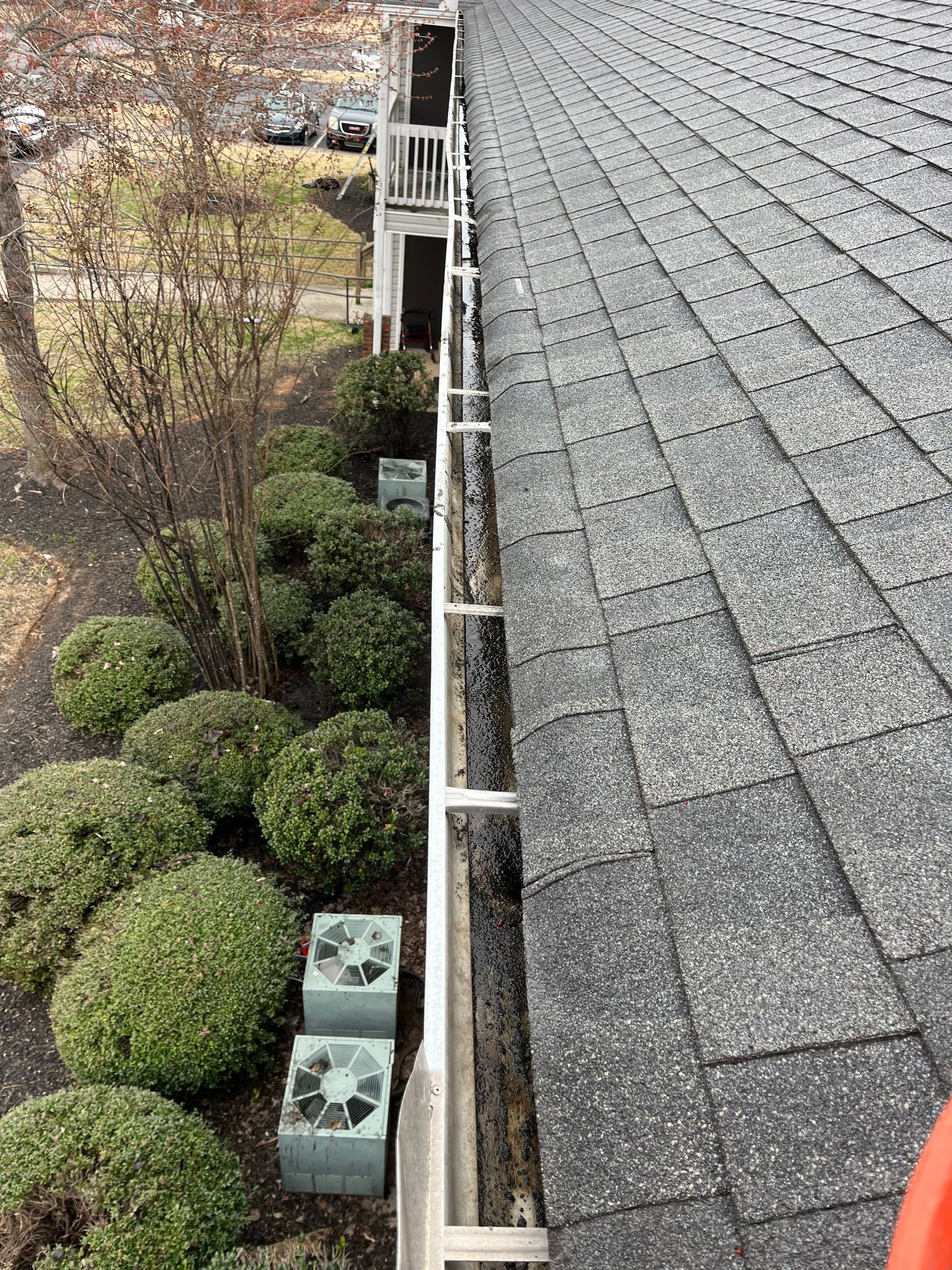 Commercial gutter cleaning Franklin & Murfreesboro after photo with clean gutters