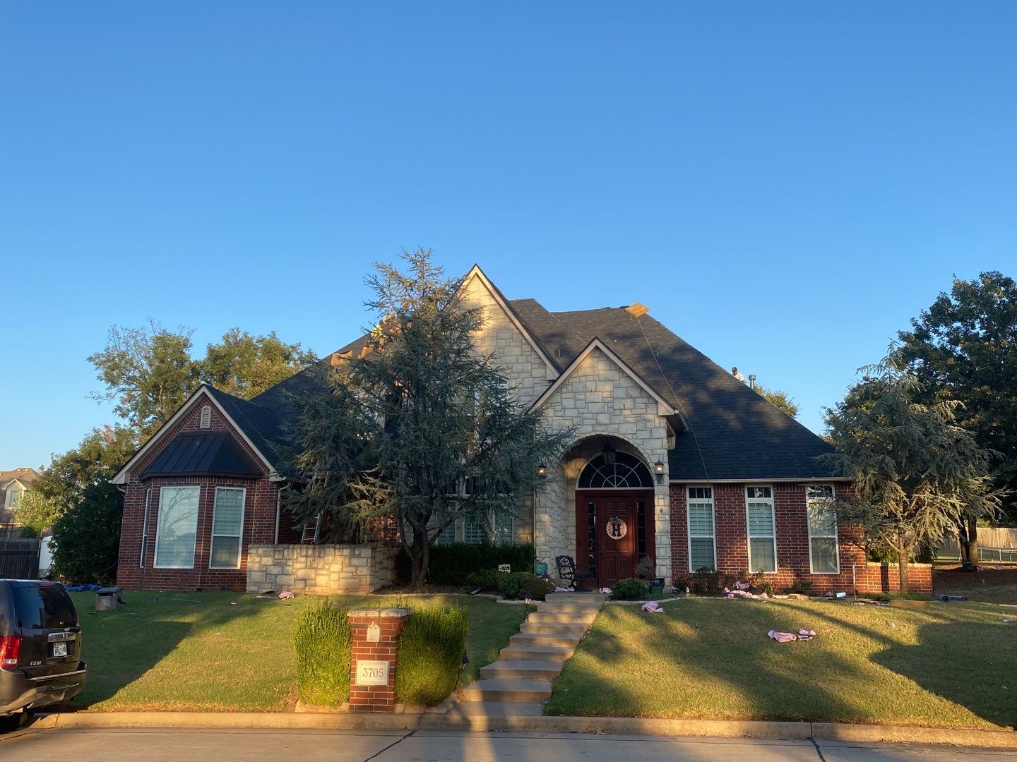 Owens Corning - Onyx Black by Frontline Roofing and Construction